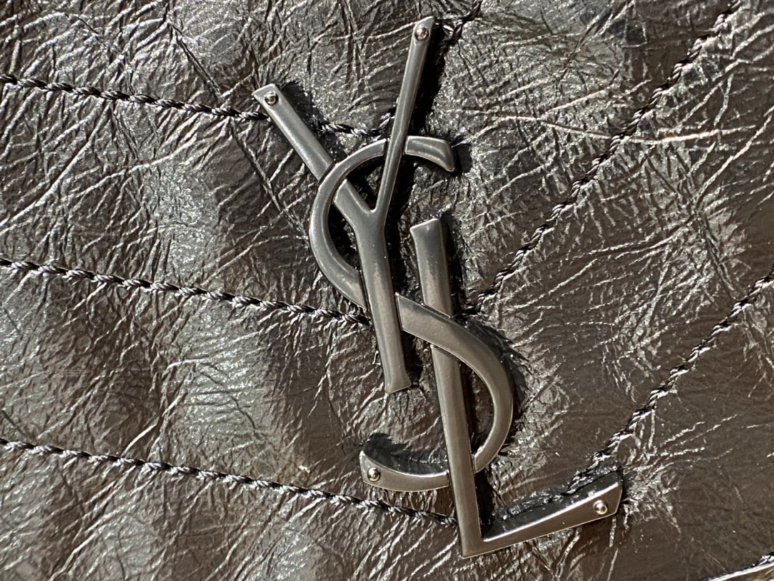 YSL 𝐍𝐢𝐤𝐢 28𝐜𝐦 邮差包 633158黑色/黑链