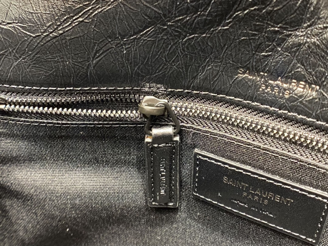 YSL 𝐍𝐢𝐤𝐢 28𝐜𝐦 邮差包 633158黑色/黑链