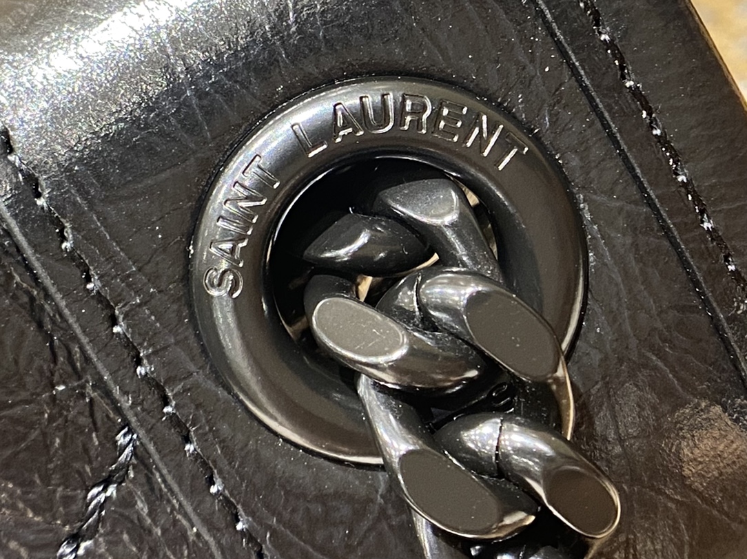 YSL 𝐍𝐢𝐤𝐢 28𝐜𝐦 邮差包 633158黑色/黑链