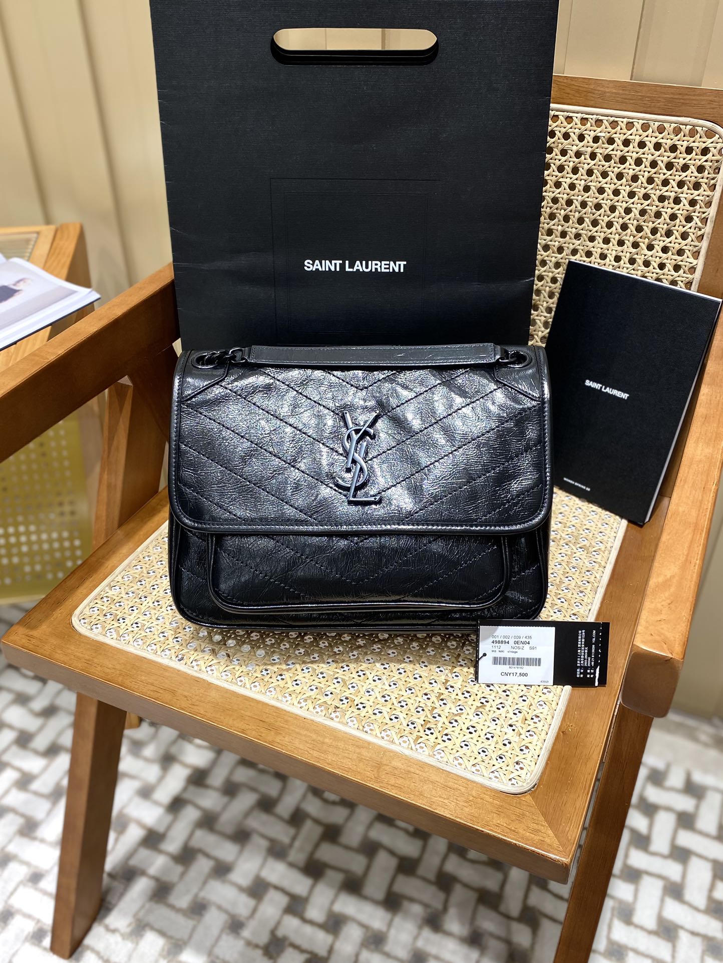 YSL 𝐍𝐢𝐤𝐢 28𝐜𝐦 邮差包 633158黑色/黑链