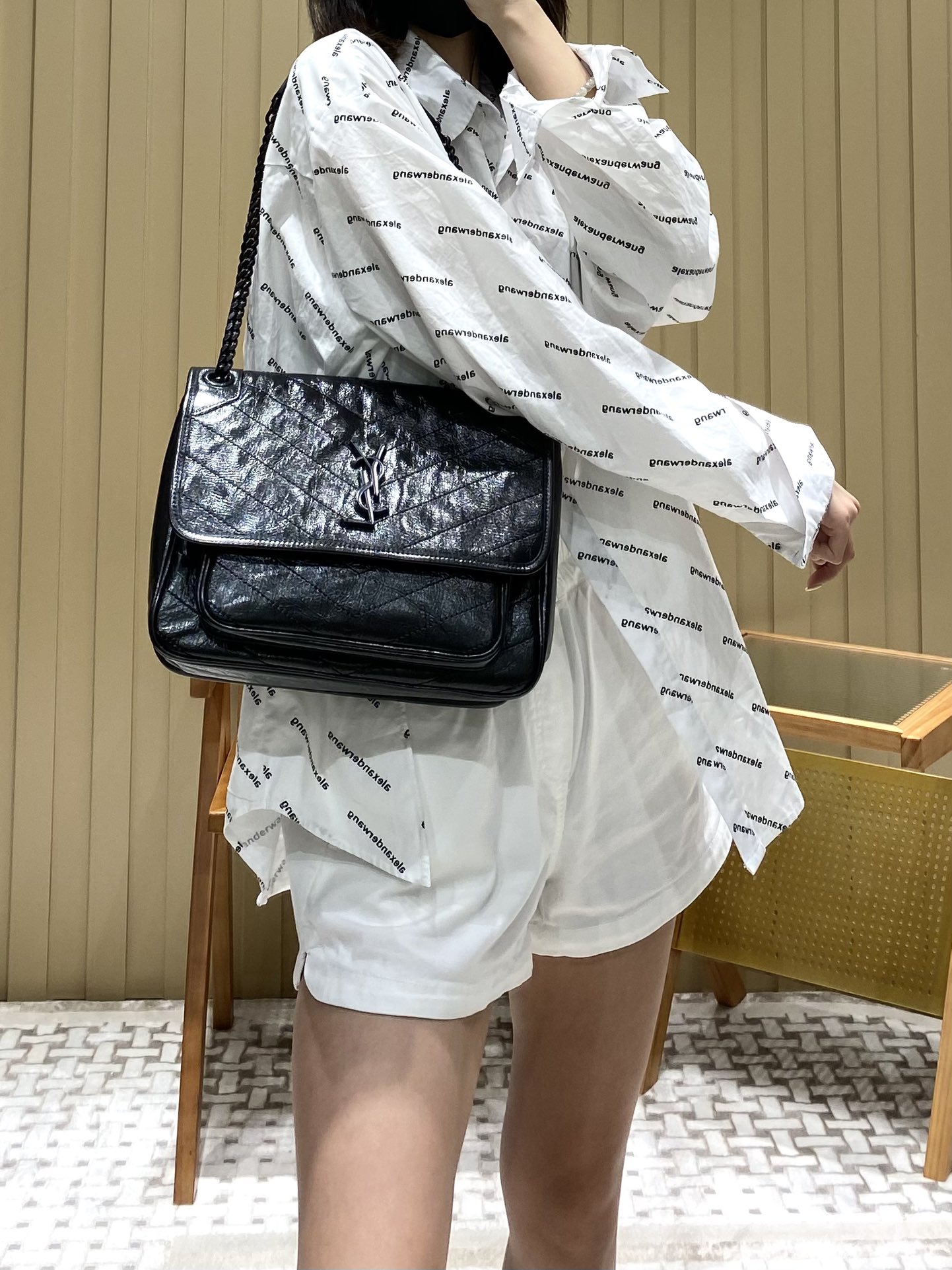 YSL 𝐍𝐢𝐤𝐢 28𝐜𝐦 邮差包 633158黑色/黑链
