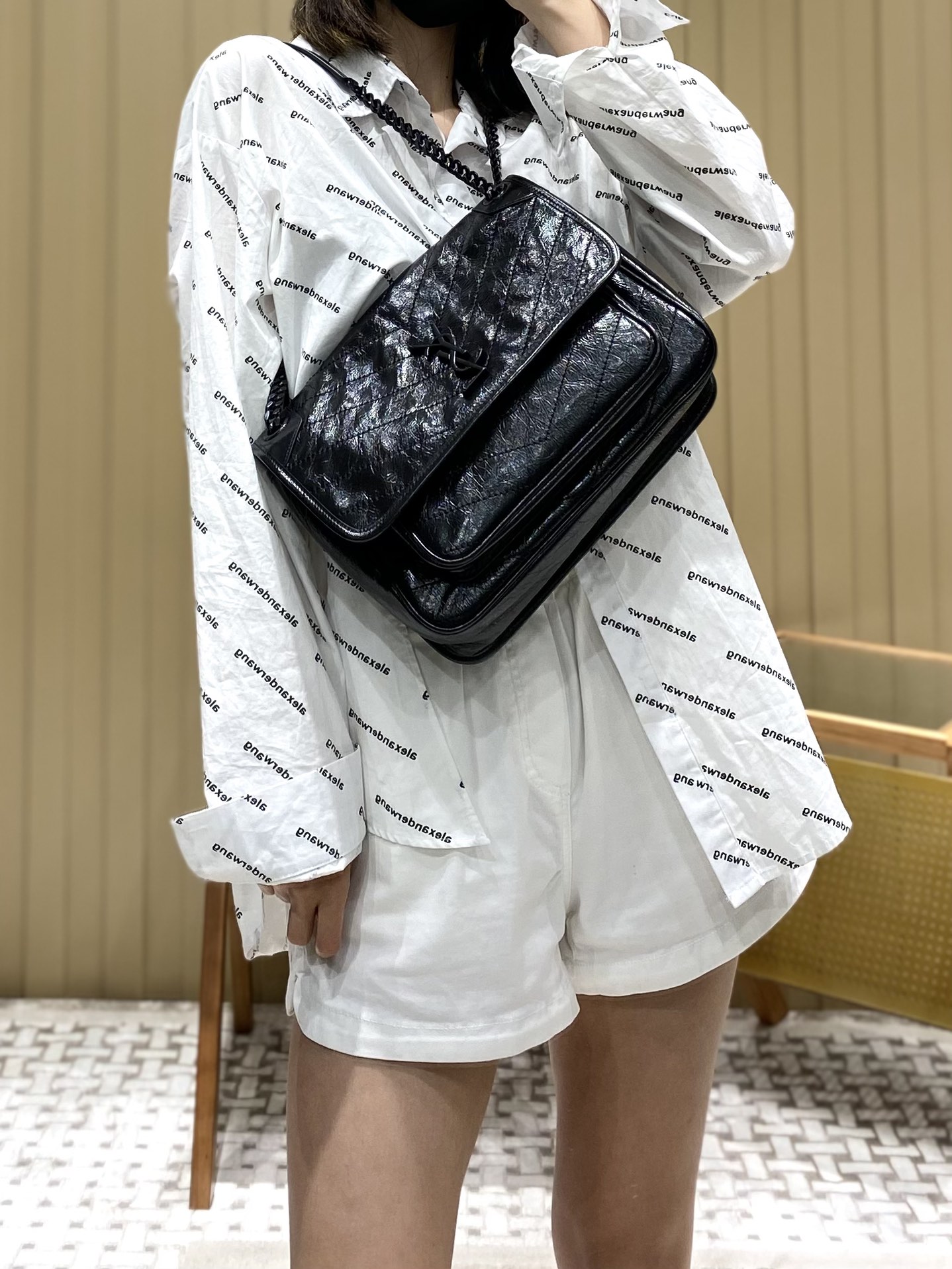 YSL 𝐍𝐢𝐤𝐢 28𝐜𝐦 邮差包 633158黑色/黑链
