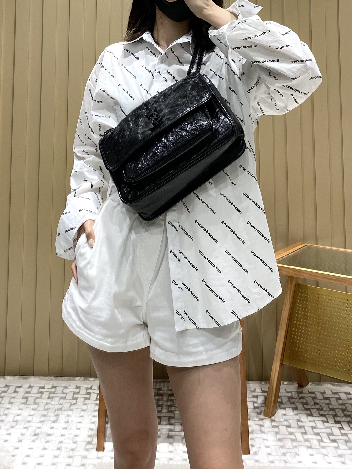 YSL 𝐍𝐢𝐤𝐢 28𝐜𝐦 邮差包 633158黑色/黑链
