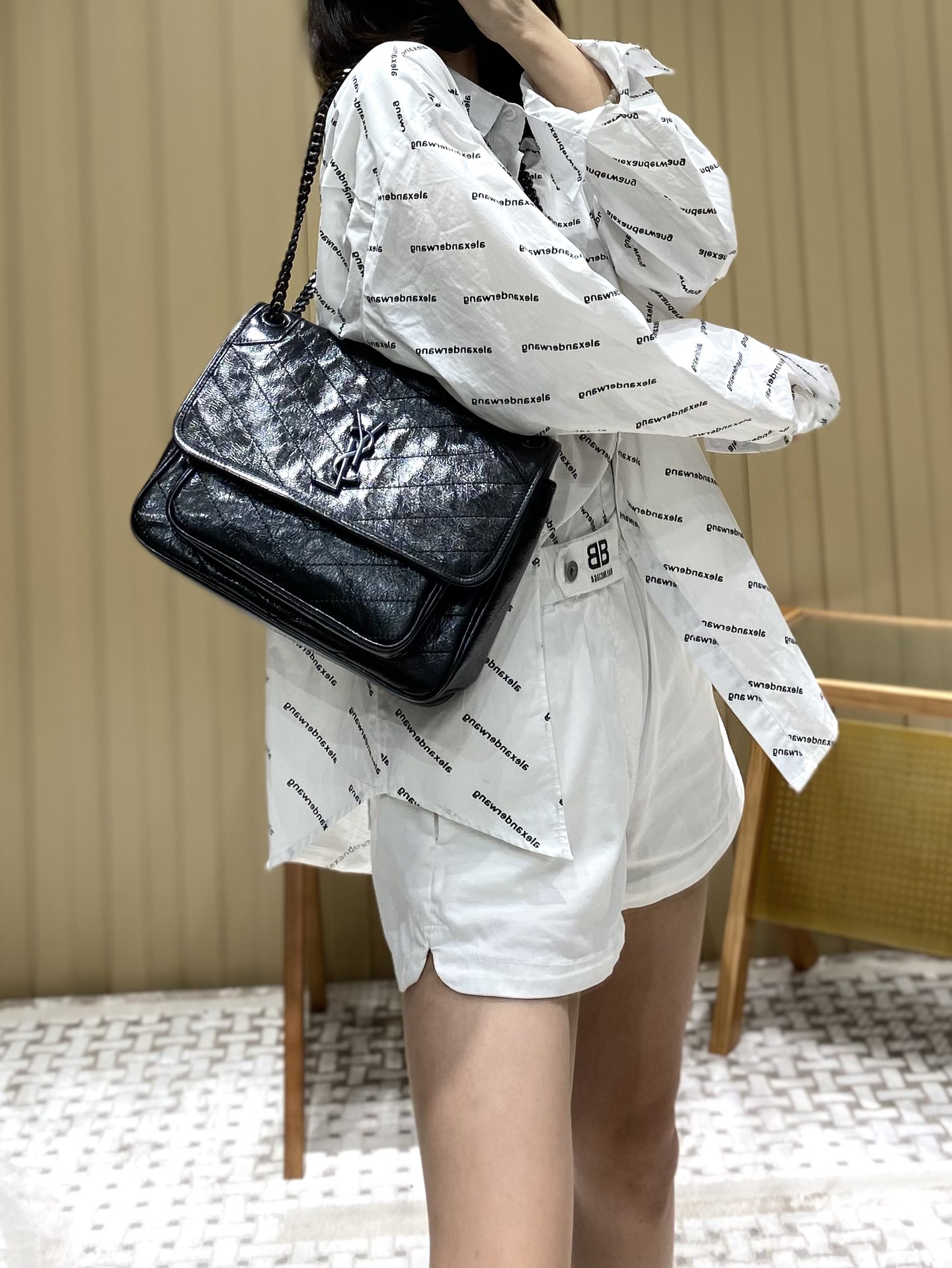YSL 𝐍𝐢𝐤𝐢 28𝐜𝐦 邮差包 633158黑色/黑链