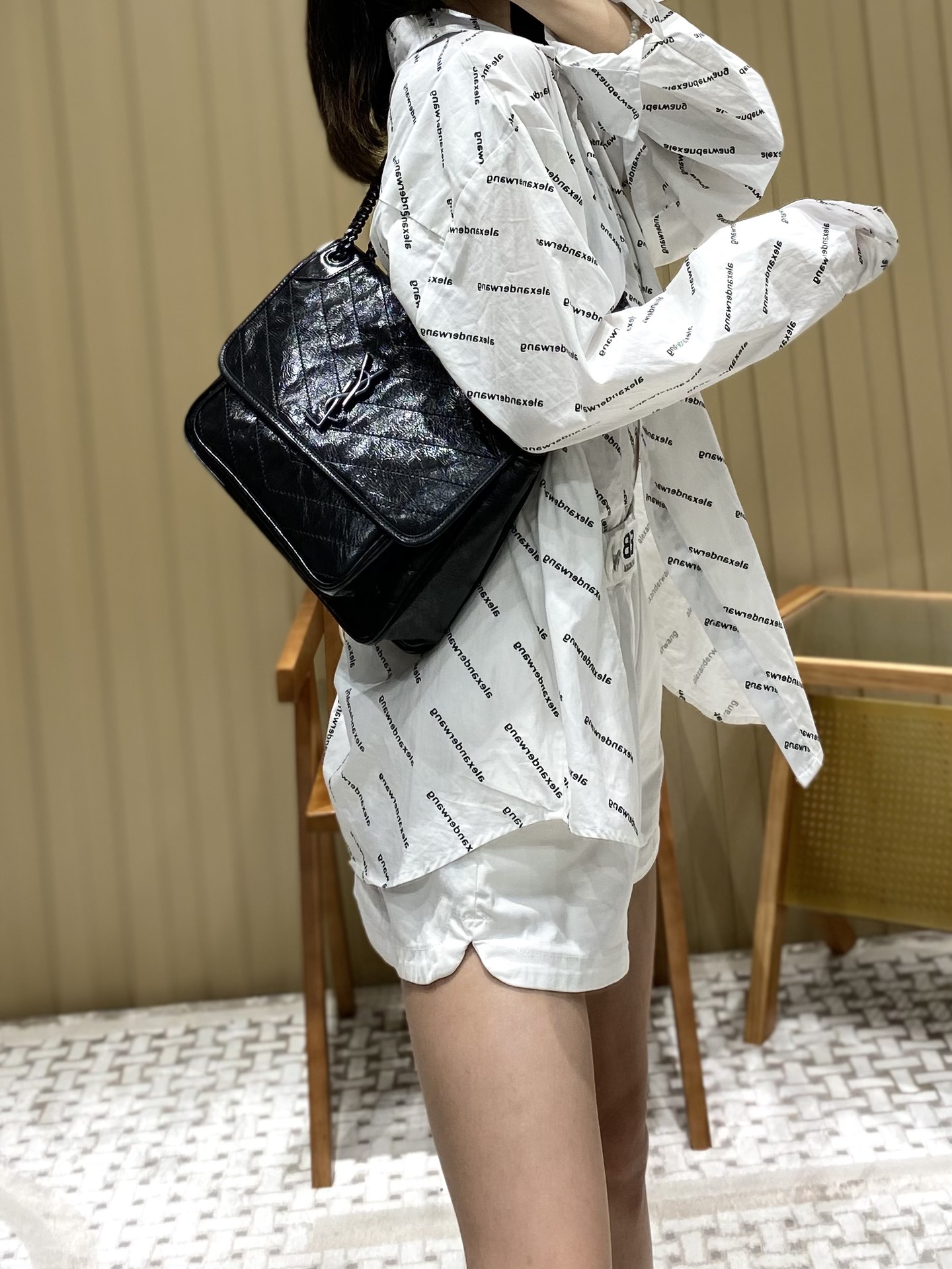 YSL 𝐍𝐢𝐤𝐢 28𝐜𝐦 邮差包 633158黑色/黑链