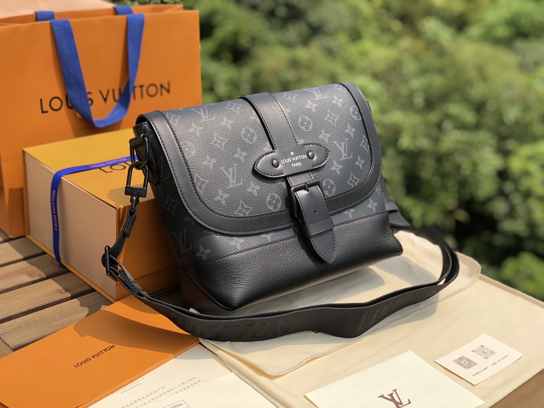 🌼 m45911尺寸27x22x10原厂渠道，Lv黑花吸扣男士盖头邮差挎包，这款包可绝对算得上专柜的断货