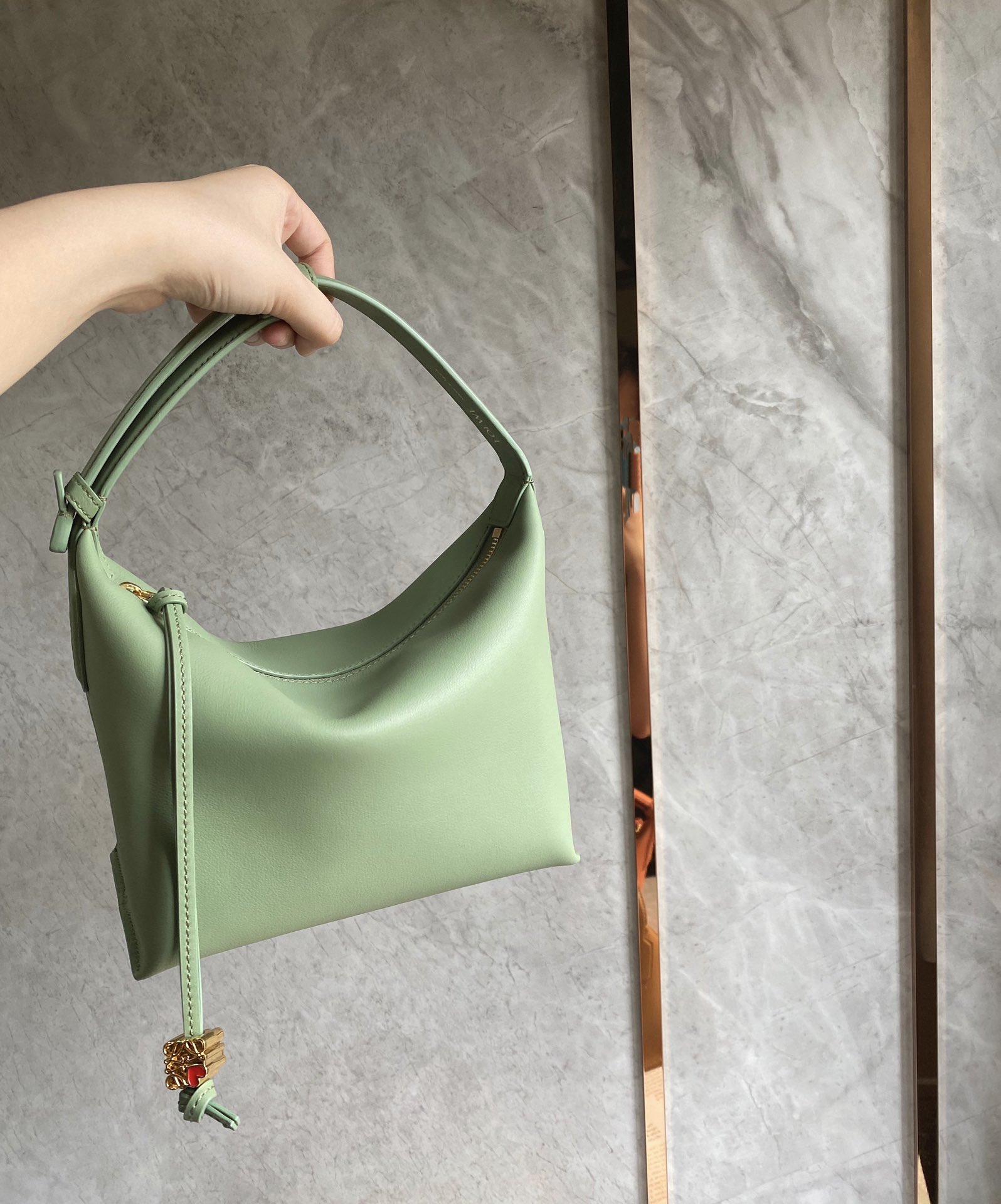 LOEWE罗意威 520情人节限定款 cubi全皮饭盒包 0559牛油果绿