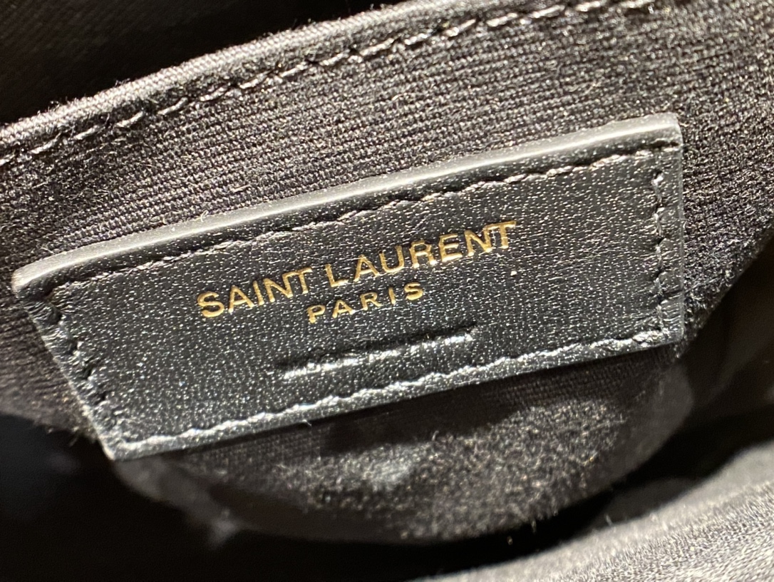 Saint laurent Ysl 最新VINYLE鱼子酱小圆包 610436白色