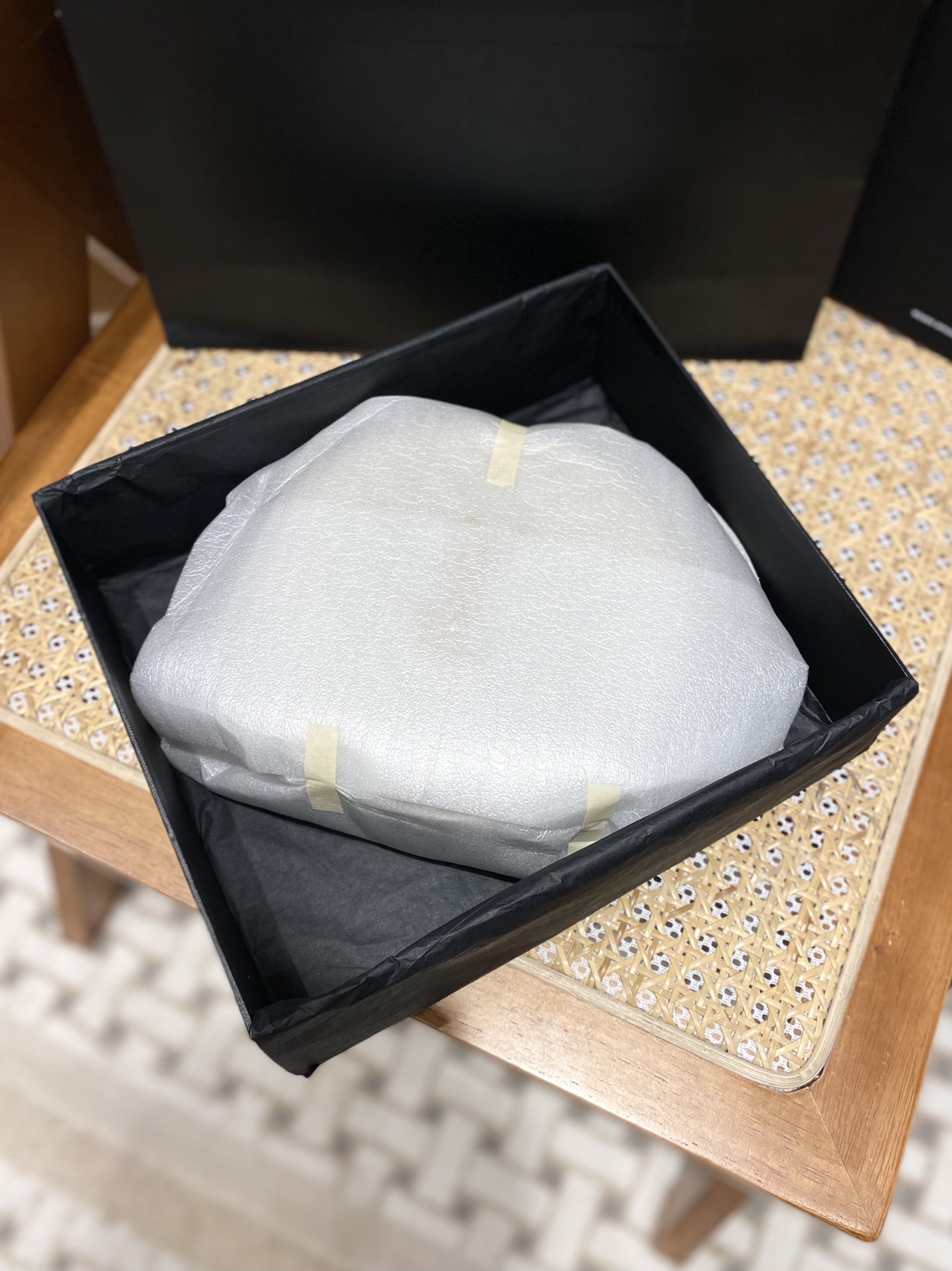 Saint laurent Ysl 最新VINYLE鱼子酱小圆包 610436白色