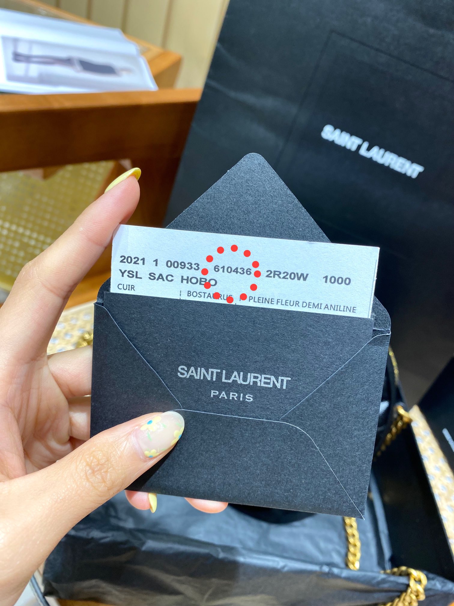Saint laurent Ysl 最新VINYLE鱼子酱小圆包 610436黑色