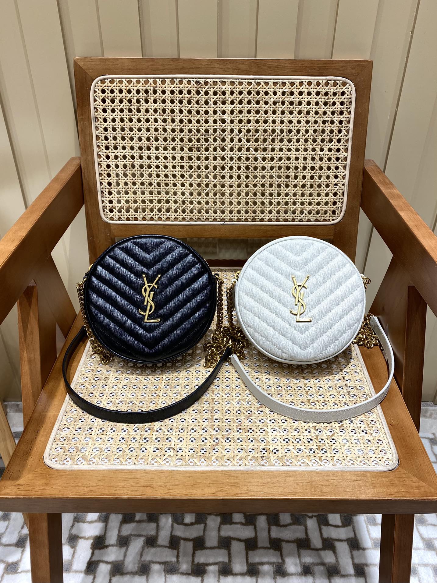 Saint laurent Ysl 最新VINYLE鱼子酱小圆包 610436白色