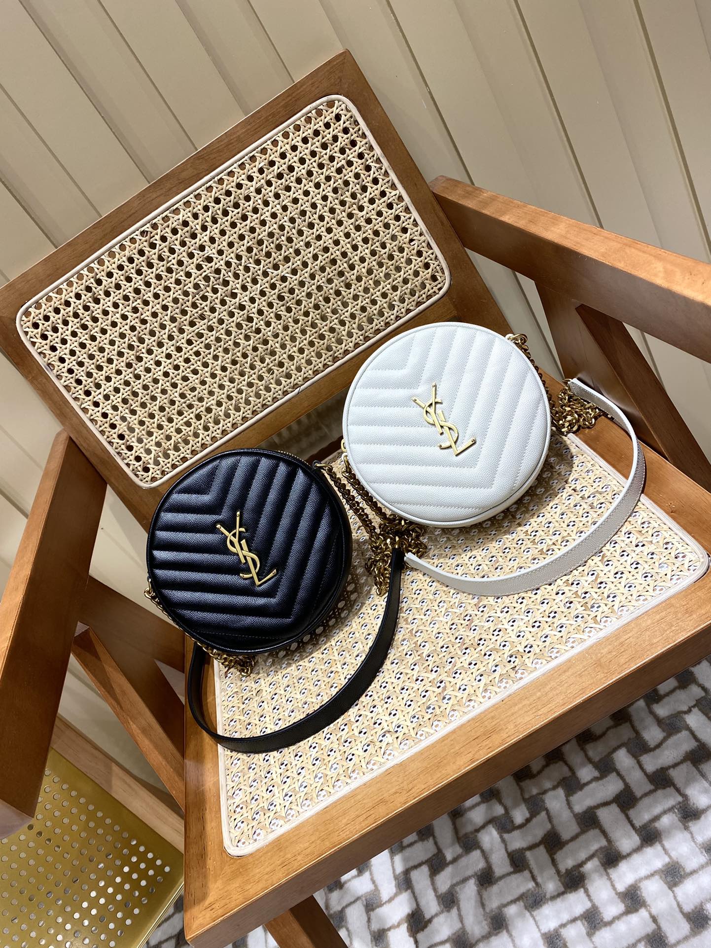 Saint laurent Ysl 最新VINYLE鱼子酱小圆包 610436白色