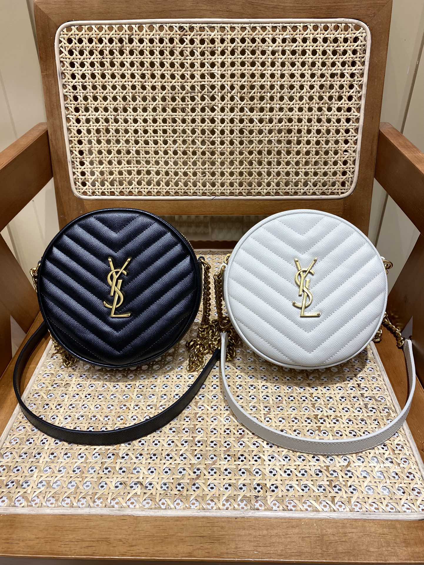 Saint laurent Ysl 最新VINYLE鱼子酱小圆包 610436白色