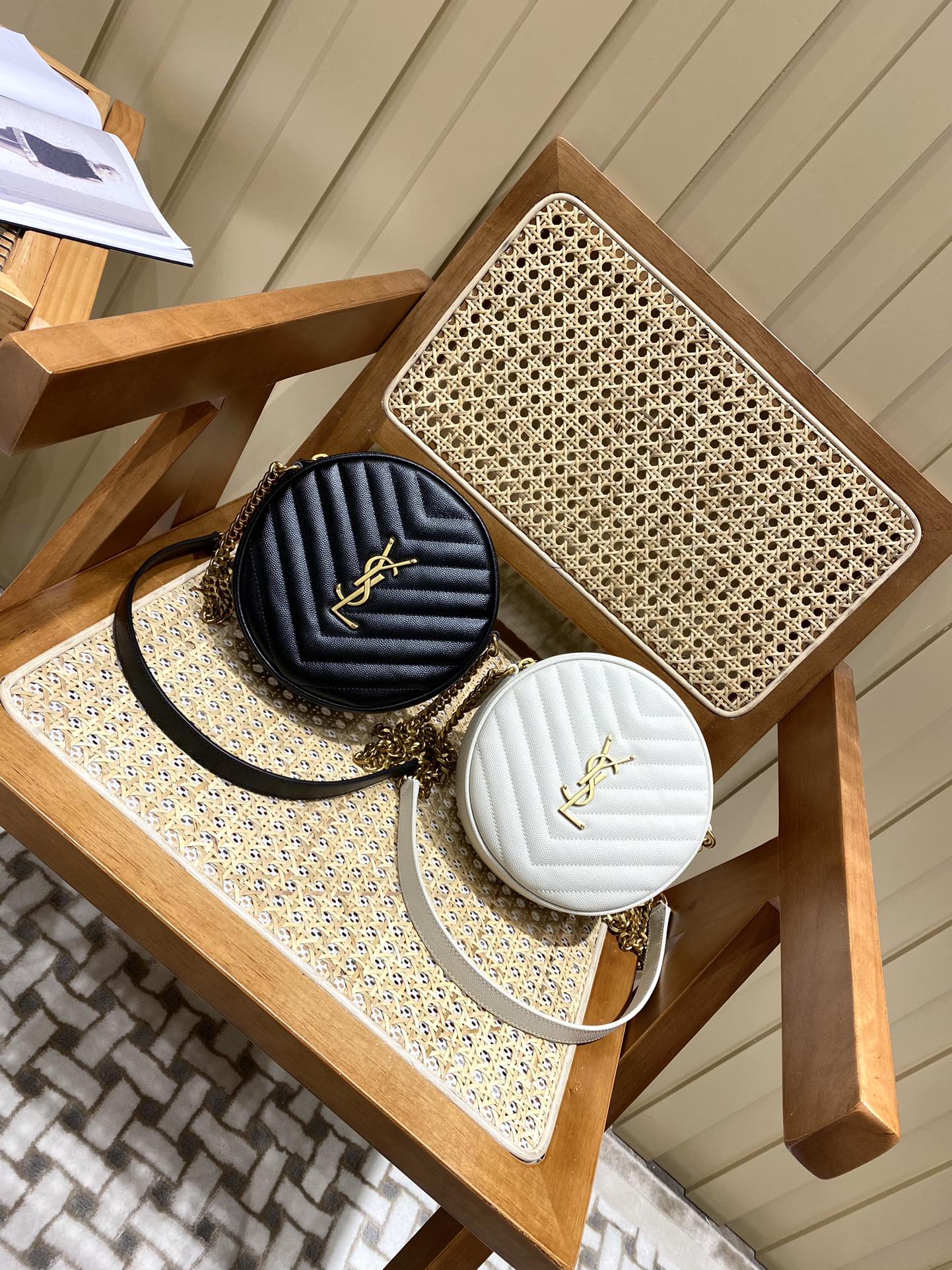 Saint laurent Ysl 最新VINYLE鱼子酱小圆包 610436白色