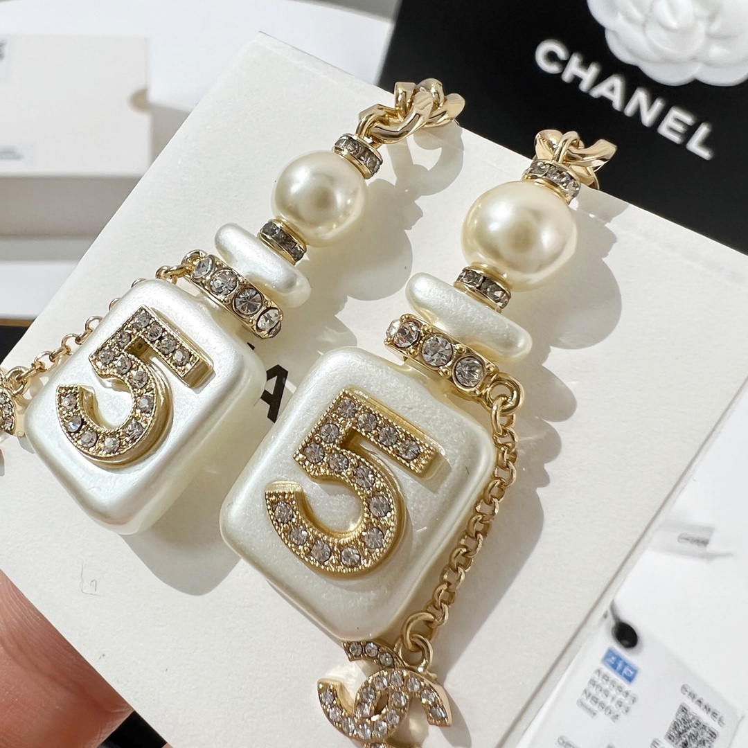 新款☑️CHANEL香奈儿双c 香水瓶耳钉耳环