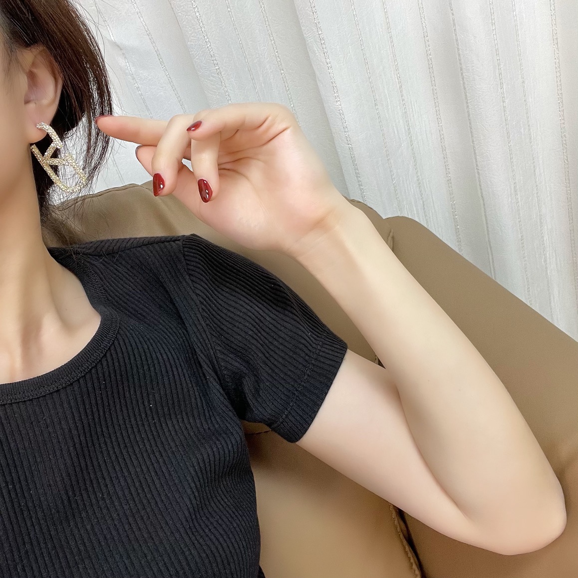 新款☑️ VALENTINO华伦天奴满钻耳环耳钉