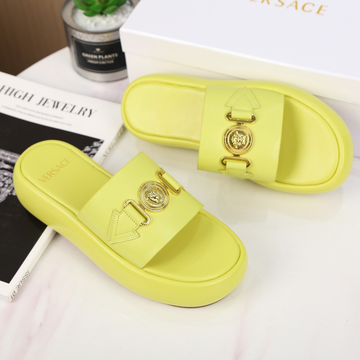 NO:230987,018-3 Versace's new original one-to-one private model, water platform height 5 cm, fabric cowhide, inner sheepskin, color: red, green, apricot, black, beige, lemon, six colors for selection, size 36 to 42, wear-resistant raw rubber outsole Yuan, split-toe shoes, versace, cowhide, sheepskin19860909018一3范思哲新款原版一比一私家模,水台高5厘米,面料牛皮,内里羊皮,颜色:红色,绿色,杏色,黑色,米白色,柠檬色,六色供选, 36至42码,耐磨生胶大底 元,分趾鞋,versace,cowhide,sheepskin,Women's Shoes