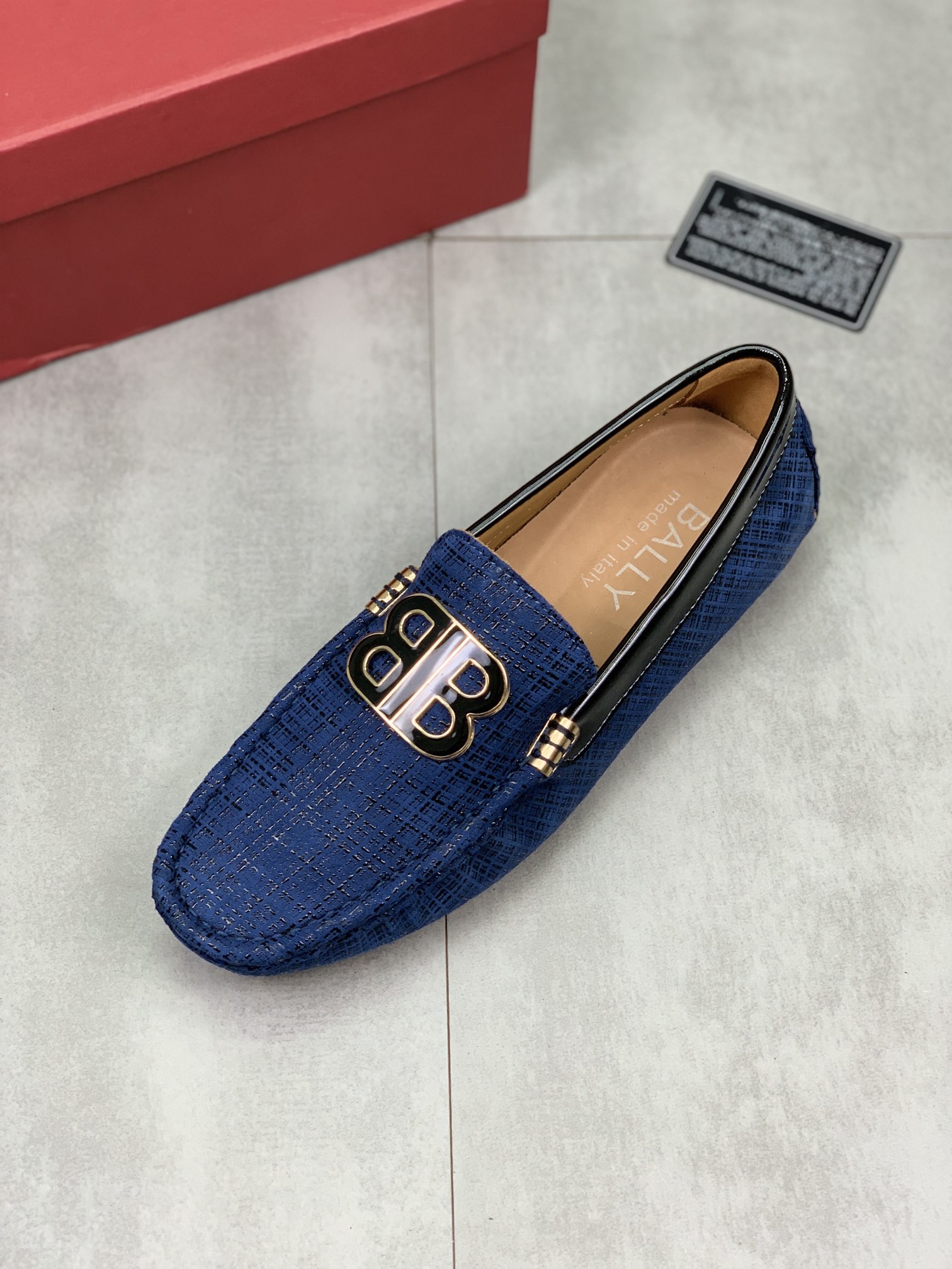 I0 牛里 巴利BALLY 香港高品质豆豆鞋。懒人套脚乐福款 此款面料采用进口顶级意大利头层牛皮配原版五金全头层牛皮内里 里更为高档 原版防滑耐磨橡胶大底驾车唯一选择，