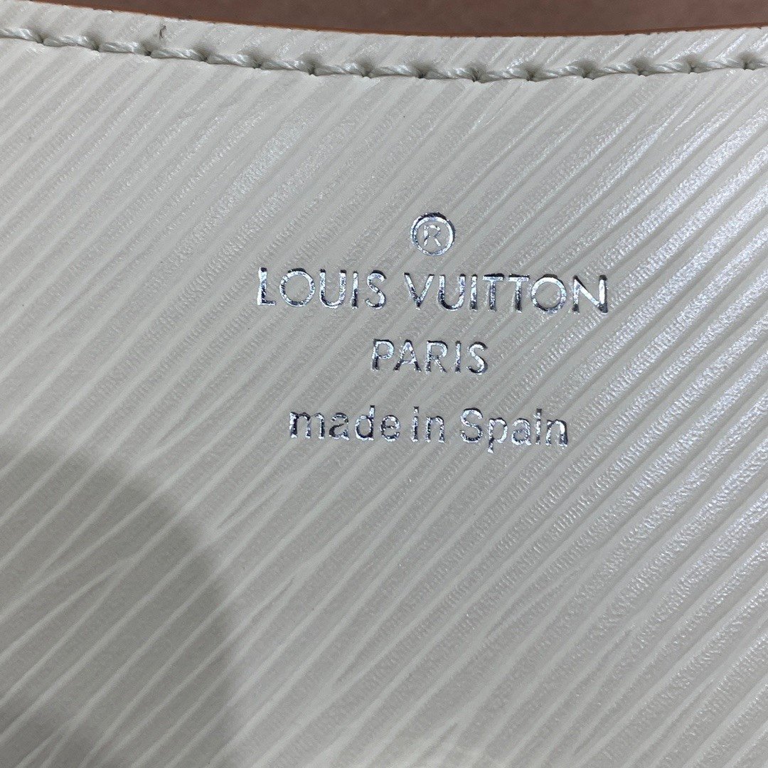顶级原单M59386米白色M59459本款Buci手袋取材标志性Epi皮革以光滑皮革勾勒边角和衬料成就经