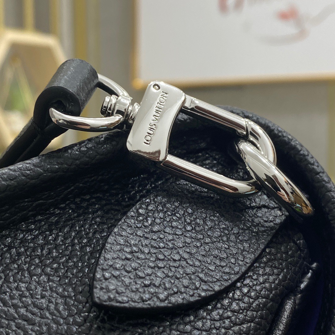 顶级原单M59386黑色M59459本款Buci手袋取材标志性Epi皮革以光滑皮革勾勒边角和衬料成就经典