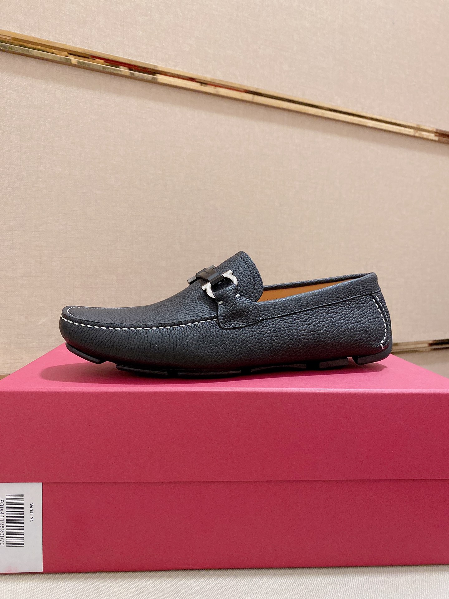 K5 高版本 菲拉格慕Ferragamo品质 🆕🆕独家爆款现货🔥🔥新品上架，高品质TODS男士豆豆鞋高品质，高端开车鞋，配全套包装💪 💪 材质：进口头层牛皮🐂+进口优质水染牛皮内里+耐磨大底👍🏻👍🏻特点：高档舒适 纯手工制作 🚀 🚀 打造最适合您的的完美鞋履 🔥 🔥