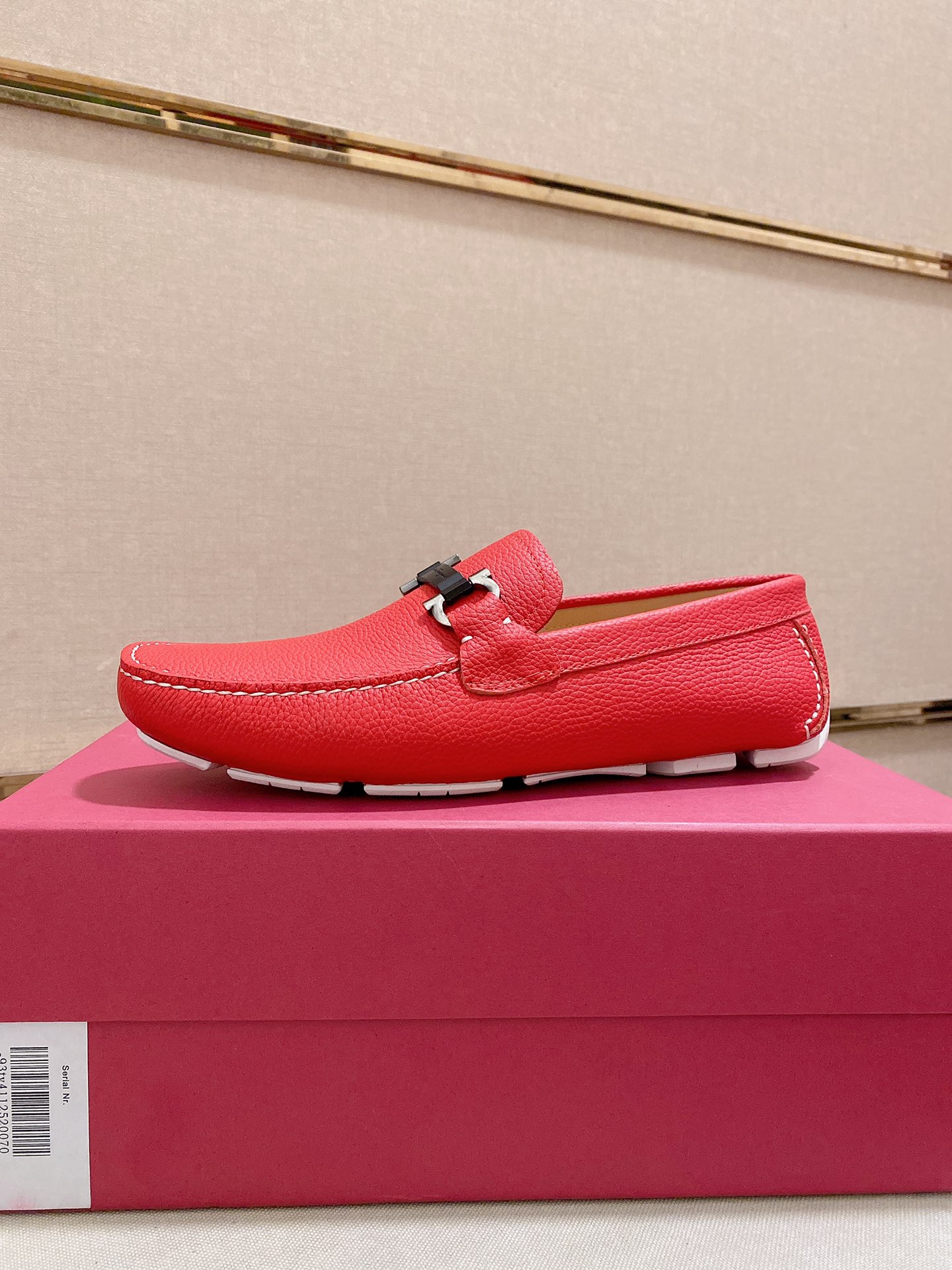 K5 高版本 菲拉格慕Ferragamo品质 🆕🆕独家爆款现货🔥🔥新品上架，高品质TODS男士豆豆鞋高品质，高端开车鞋，配全套包装💪 💪 材质：进口头层牛皮🐂+进口优质水染牛皮内里+耐磨大底👍🏻👍🏻特点：高档舒适 纯手工制作 🚀 🚀 打造最适合您的的完美鞋履 🔥 🔥