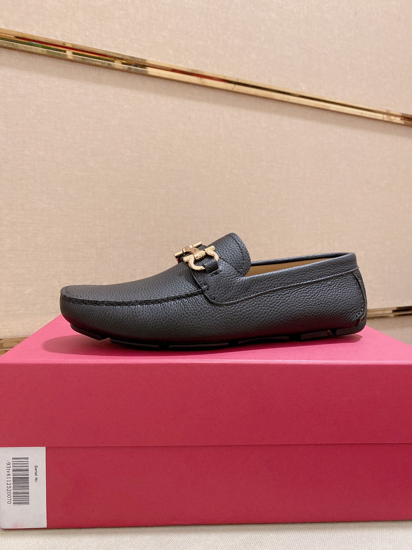 K5 高版本 菲拉格慕Ferragamo品质 🆕🆕独家爆款现货🔥🔥新品上架，高品质TODS男士豆豆鞋高品质，高端开车鞋，配全套包装💪 💪 材质：进口头层牛皮🐂+进口优质水染牛皮内里+耐磨大底👍🏻👍🏻特点：高档舒适 纯手工制作 🚀 🚀 打造最适合您的的完美鞋履 🔥 🔥