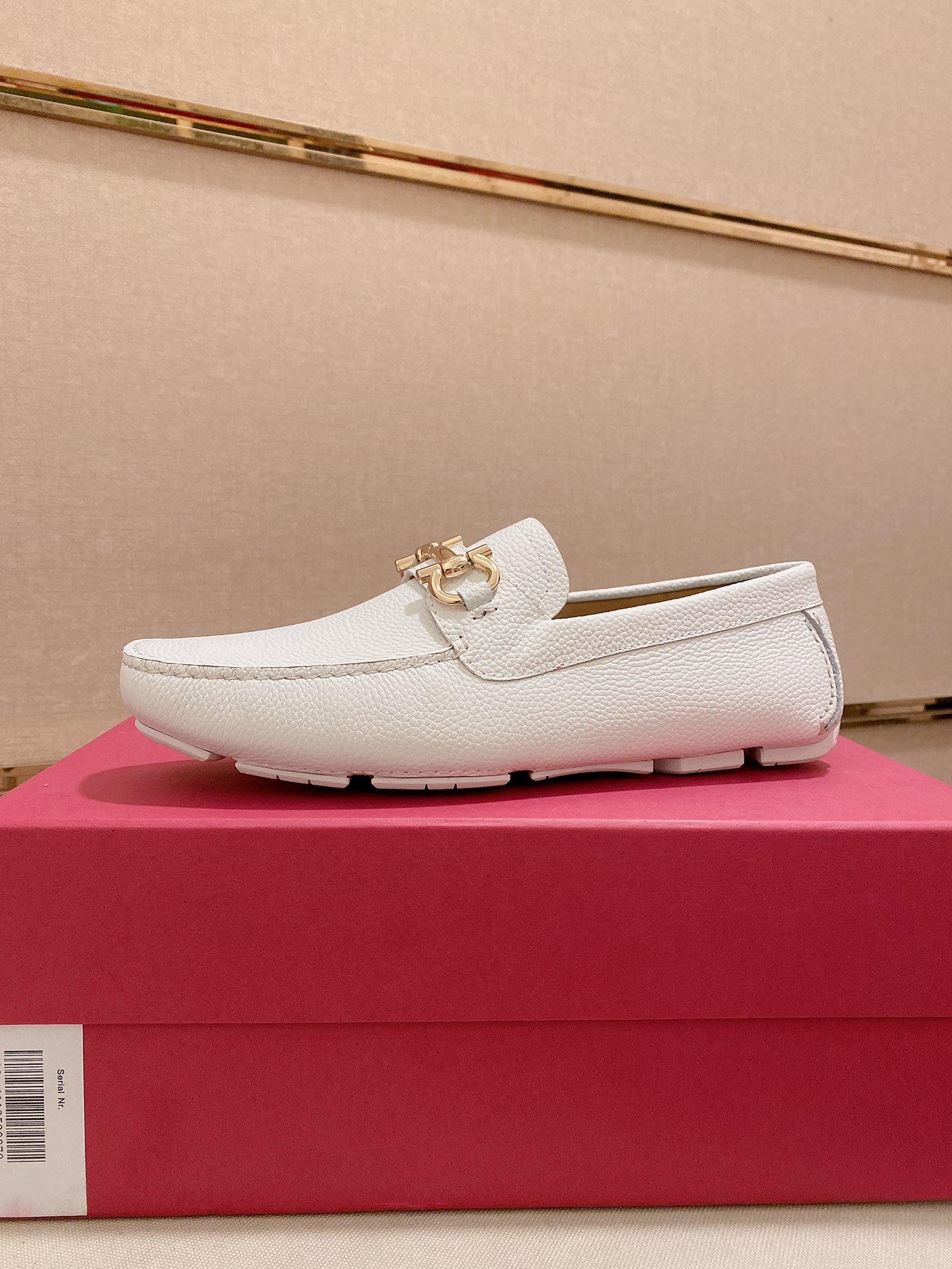 K5 高版本 菲拉格慕Ferragamo品质 🆕🆕独家爆款现货🔥🔥新品上架，高品质TODS男士豆豆鞋高品质，高端开车鞋，配全套包装💪 💪 材质：进口头层牛皮🐂+进口优质水染牛皮内里+耐磨大底👍🏻👍🏻特点：高档舒适 纯手工制作 🚀 🚀 打造最适合您的的完美鞋履 🔥 🔥