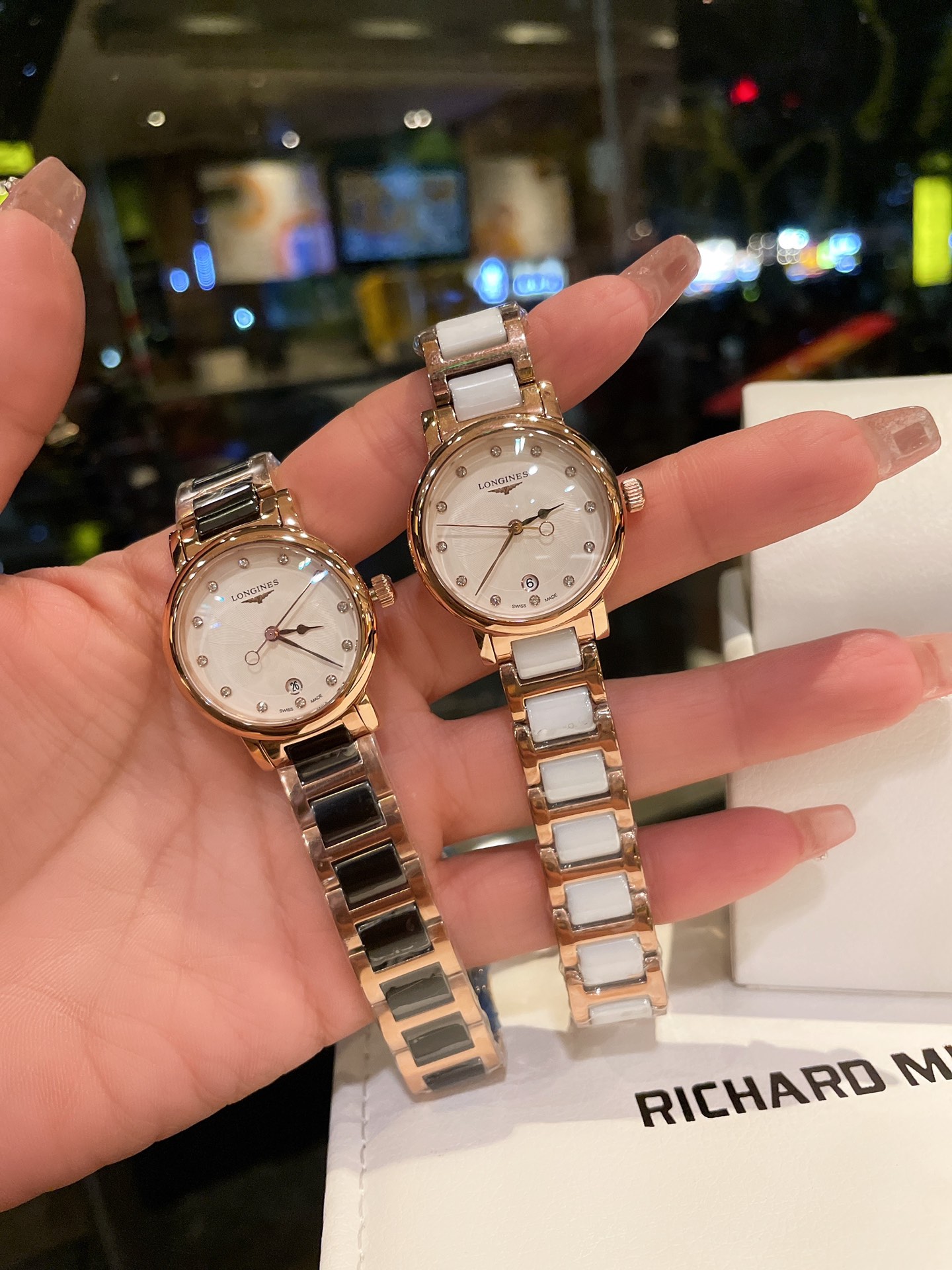 K5  设计灵感 爱在一起  铭记爱的旅程 时间作证 唯爱永恒 品牌:浪琴 Longines  类型:女士专属定制款 机芯:日本进口石英机芯 表带:采用316精钢表带 玻璃:供形蓝光玻璃尺寸:女装30mm