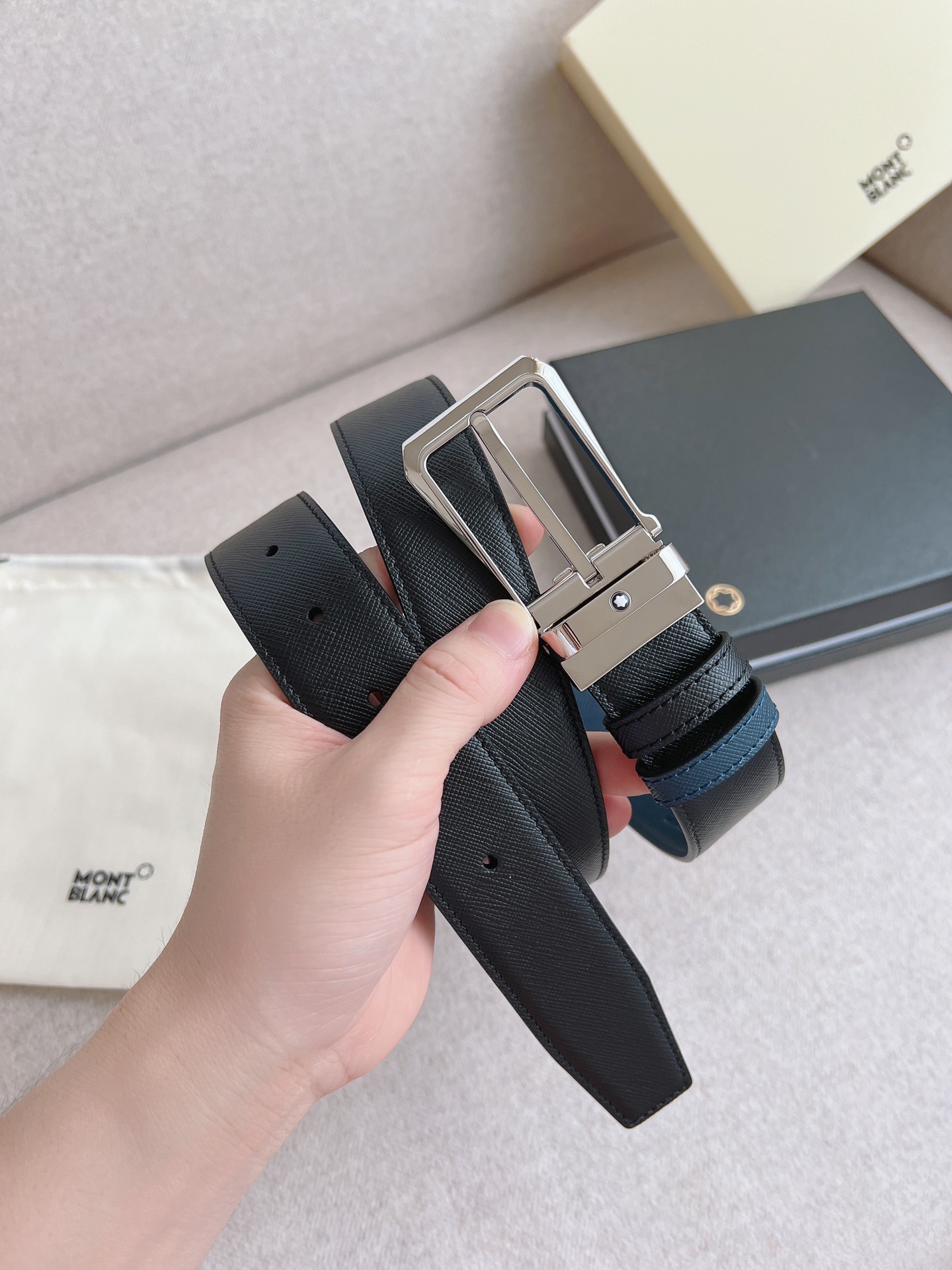 Montblanc 万宝龙 血统男士商务自由裁剪双面双色两用腰带 渠道 意大利进口 牛皮 意大利进口 皮芯拖料手感舒适不易起皱起痕