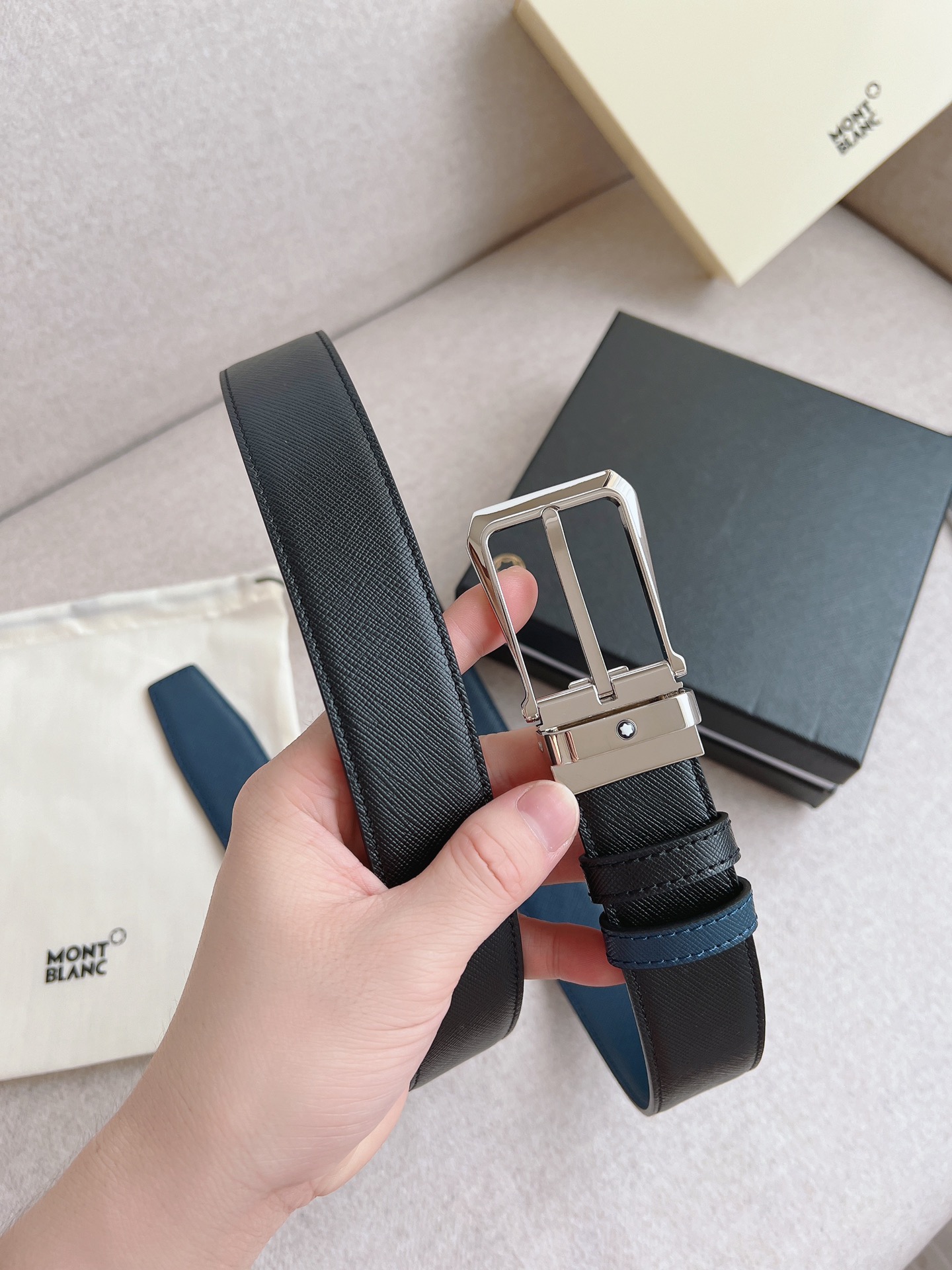 Montblanc 万宝龙 血统男士商务自由裁剪双面双色两用腰带 渠道 意大利进口 牛皮 意大利进口 皮芯拖料手感舒适不易起皱起痕