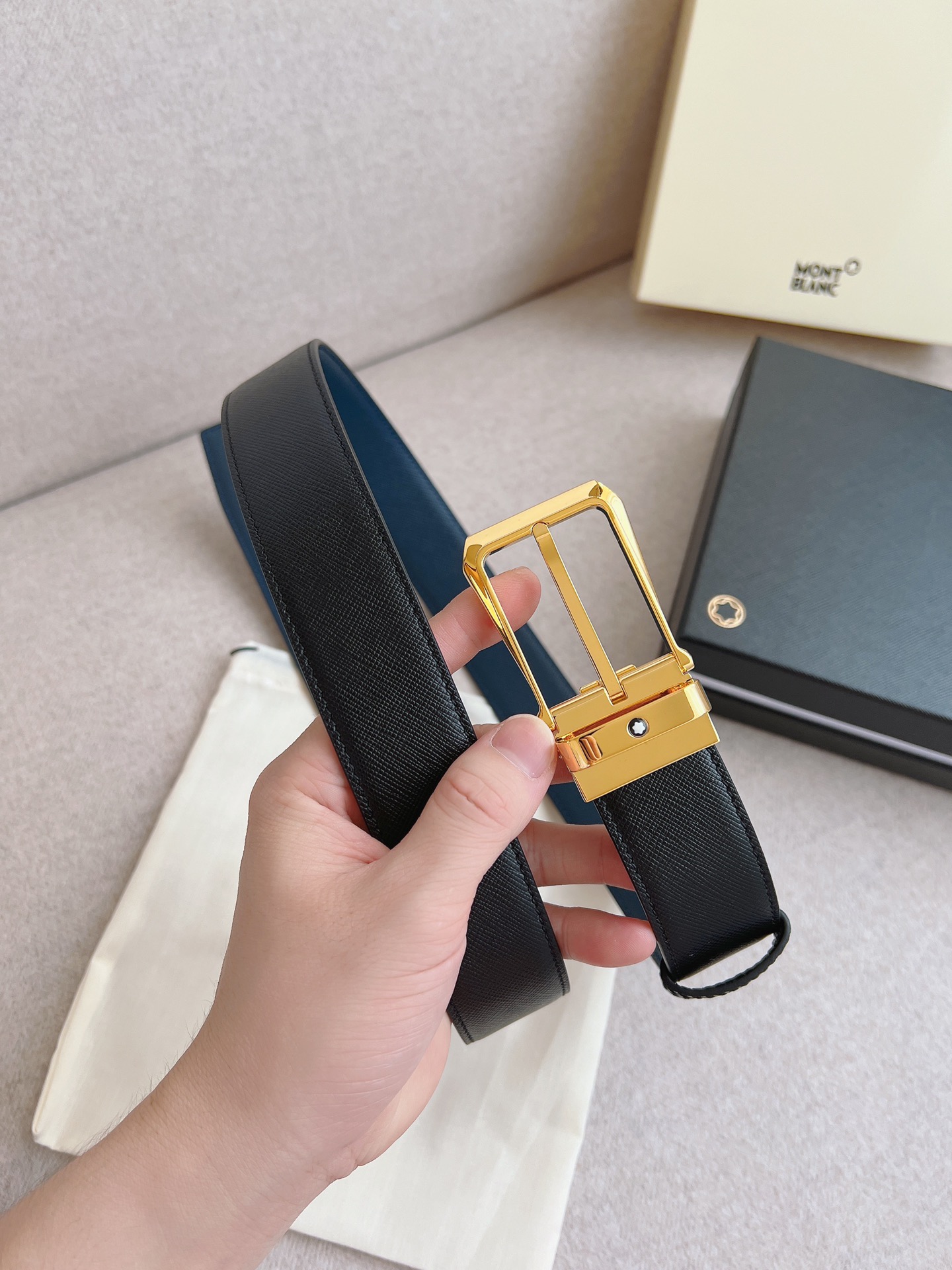 Montblanc 万宝龙 血统男士商务自由裁剪双面双色两用腰带 渠道 意大利进口 牛皮 意大利进口 皮芯拖料手感舒适不易起皱起痕