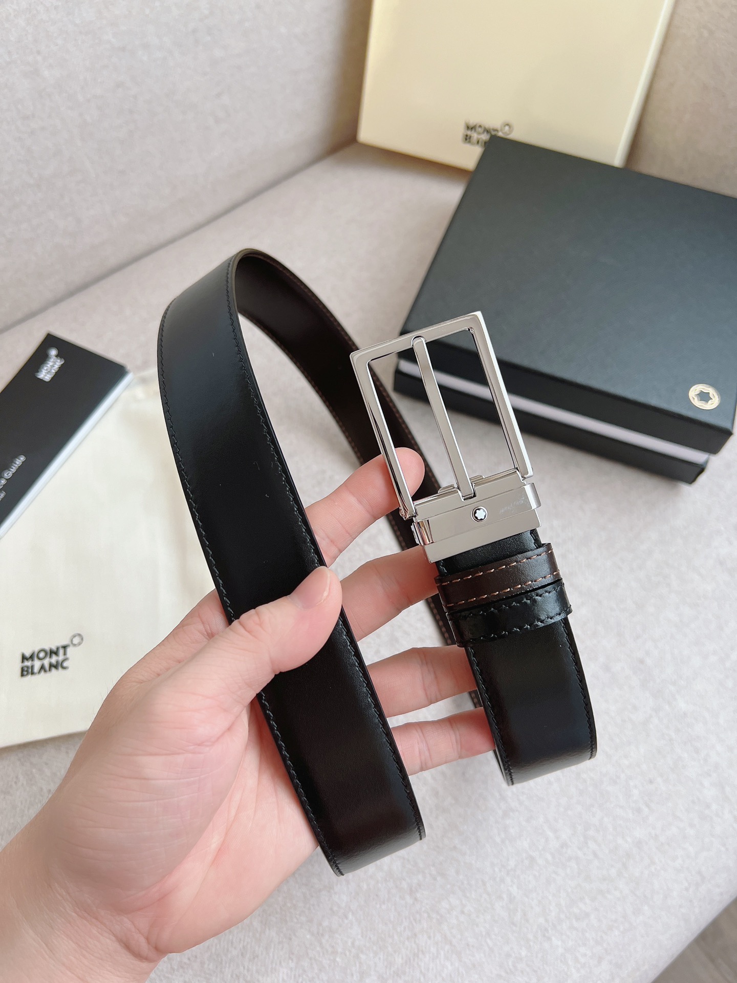 Montblanc 万宝龙 血统男士商务自由裁剪双面双色两用腰带 渠道 意大利进口 牛皮 意大利进口 皮芯拖料手感舒适不易起皱起痕