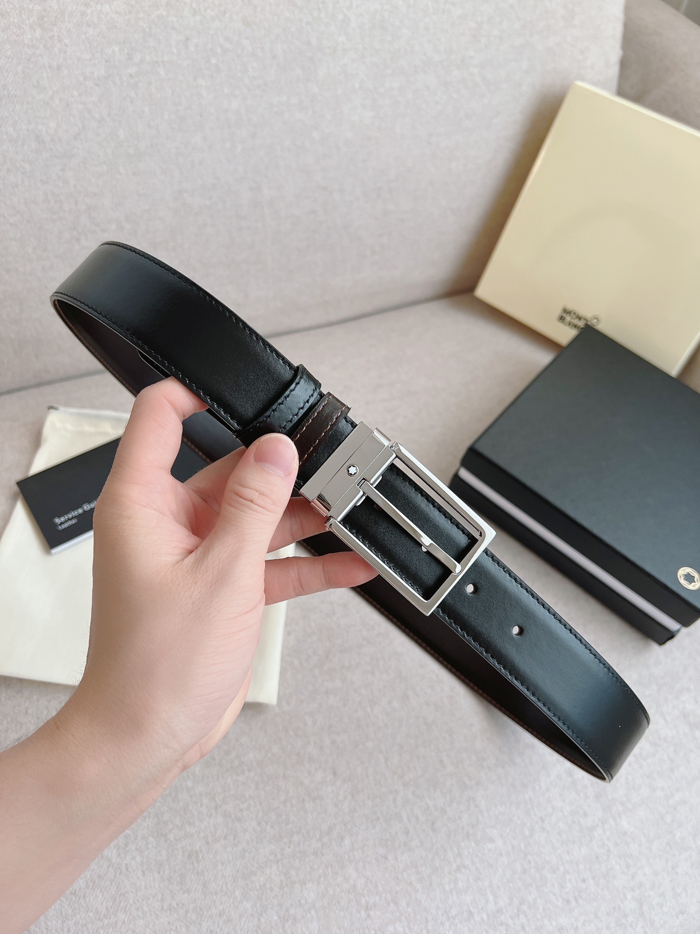 Montblanc 万宝龙 血统男士商务自由裁剪双面双色两用腰带 渠道 意大利进口 牛皮 意大利进口 皮芯拖料手感舒适不易起皱起痕