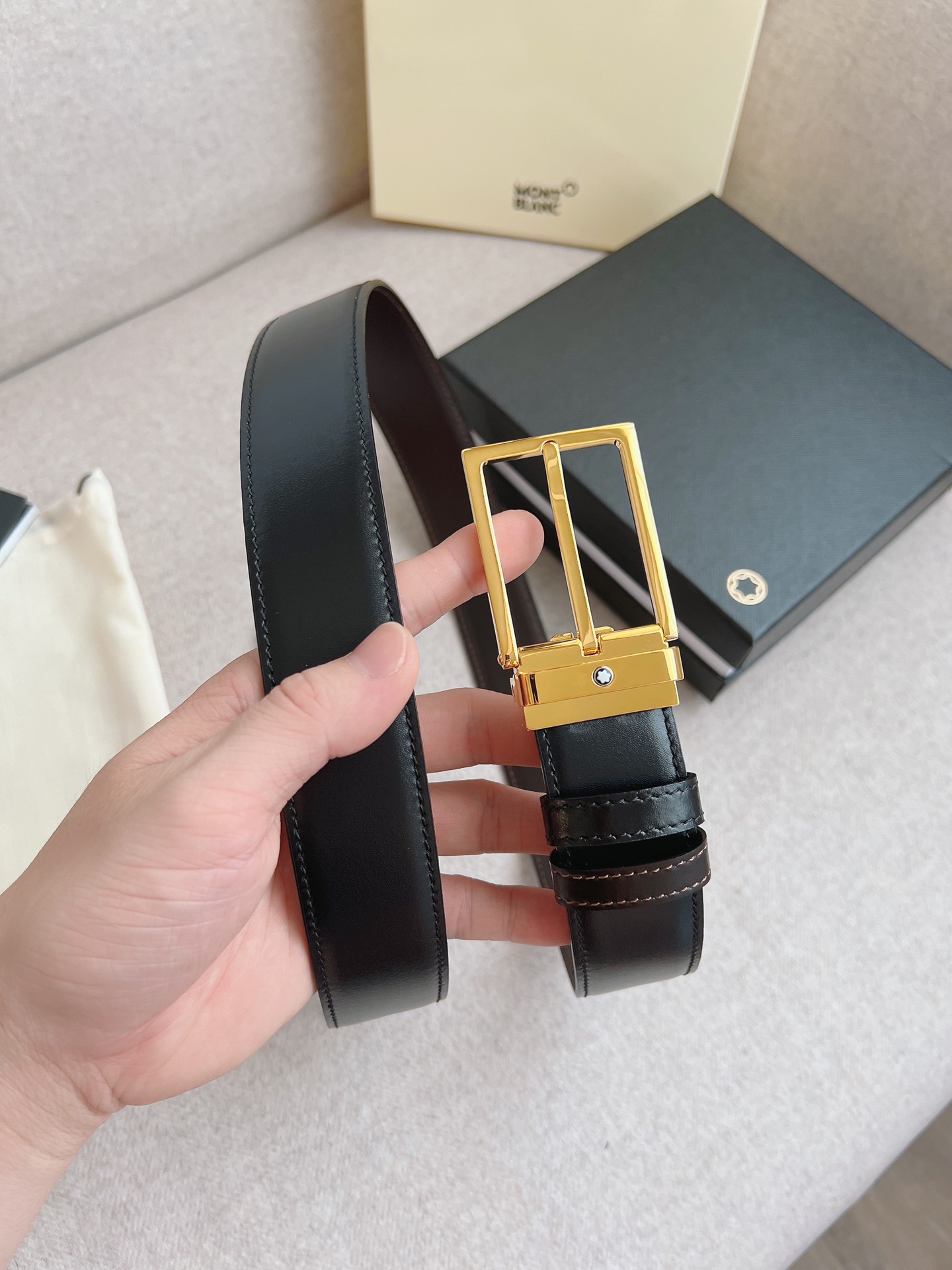 Montblanc 万宝龙 血统男士商务自由裁剪双面双色两用腰带 渠道 意大利进口 牛皮 意大利进口 皮芯拖料手感舒适不易起皱起痕