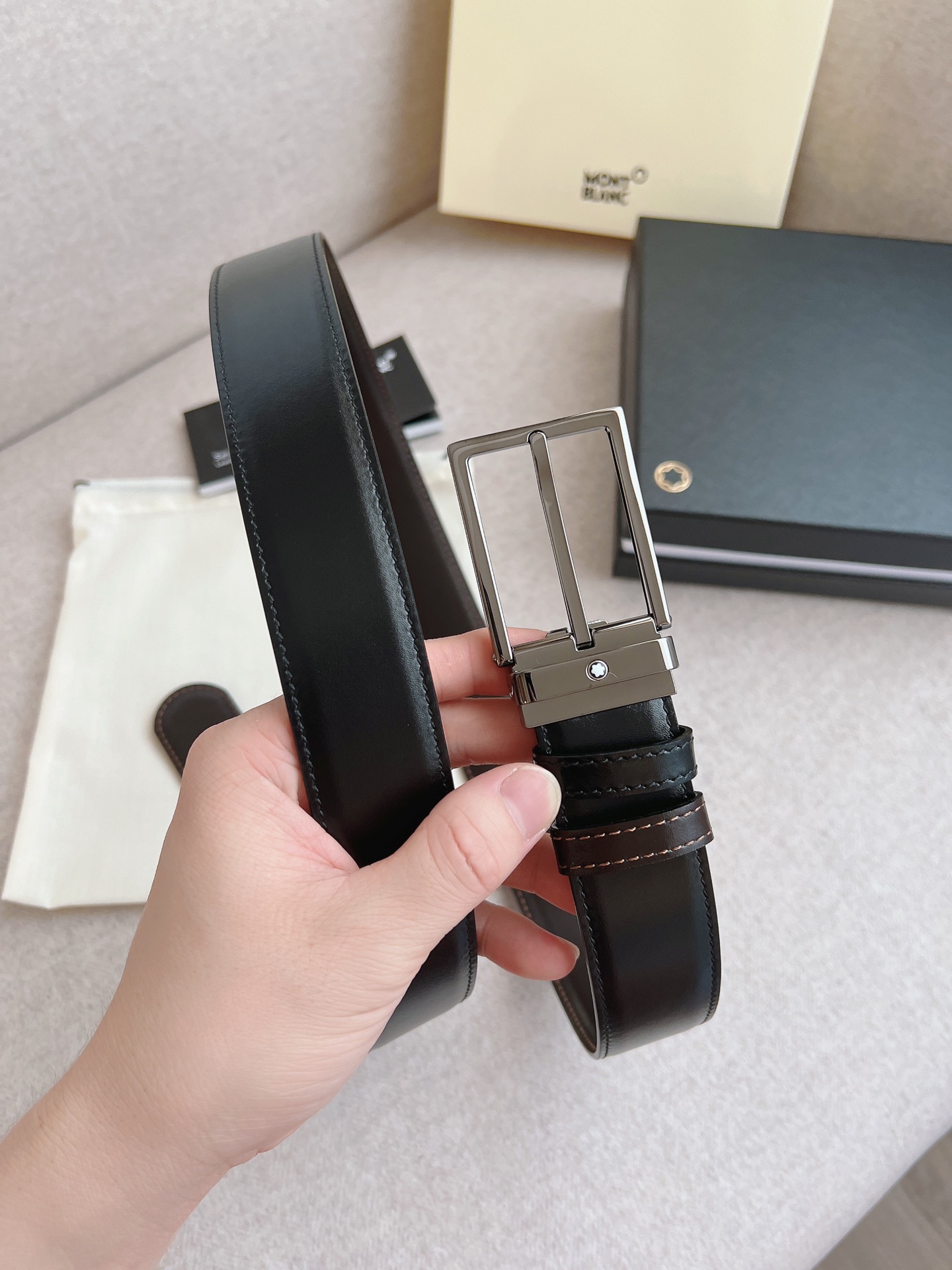 Montblanc 万宝龙 血统男士商务自由裁剪双面双色两用腰带 渠道 意大利进口 牛皮 意大利进口 皮芯拖料手感舒适不易起皱起痕