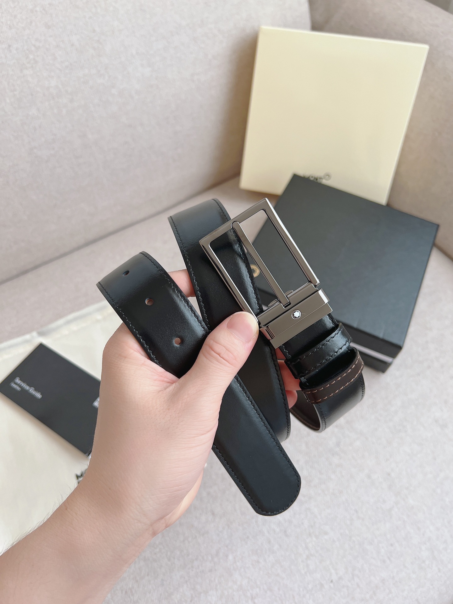 Montblanc 万宝龙 血统男士商务自由裁剪双面双色两用腰带 渠道 意大利进口 牛皮 意大利进口 皮芯拖料手感舒适不易起皱起痕