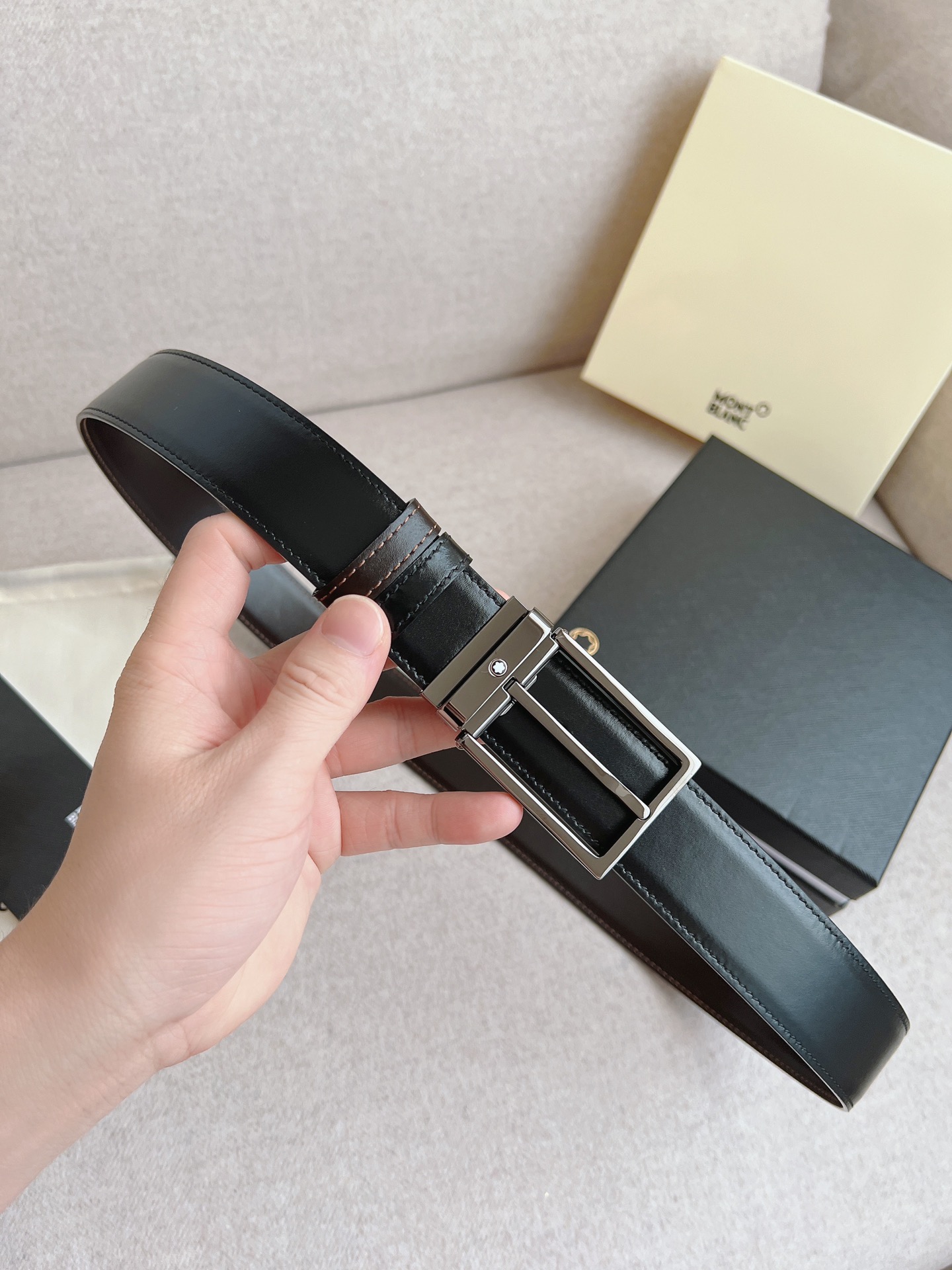 Montblanc 万宝龙 血统男士商务自由裁剪双面双色两用腰带 渠道 意大利进口 牛皮 意大利进口 皮芯拖料手感舒适不易起皱起痕