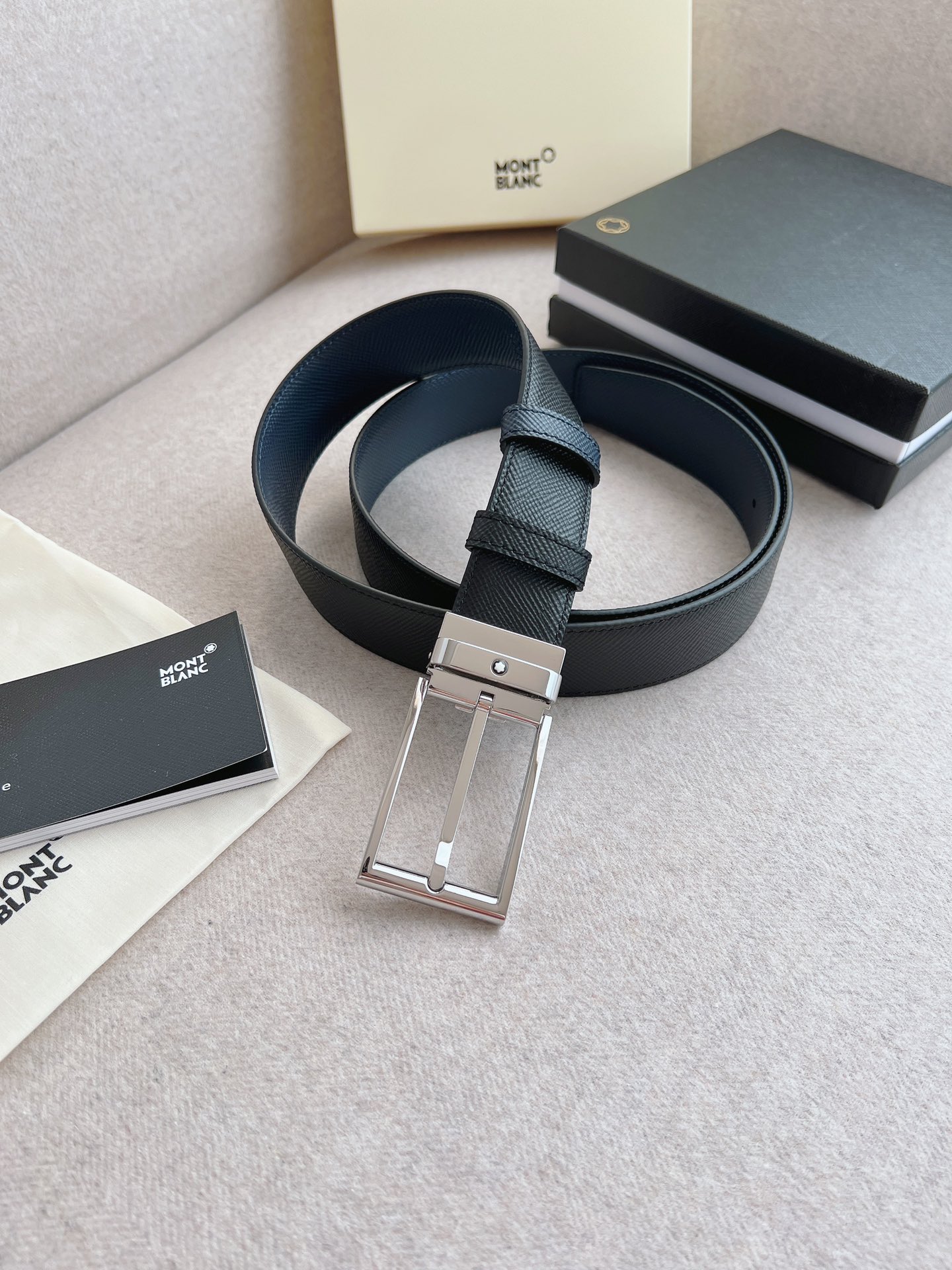 顶级原单复刻版💯，配送专柜全套礼盒包装📦进口原厂头层牛皮皮带，男士商务休闲腰带. 万宝龙 他们自信而不拘