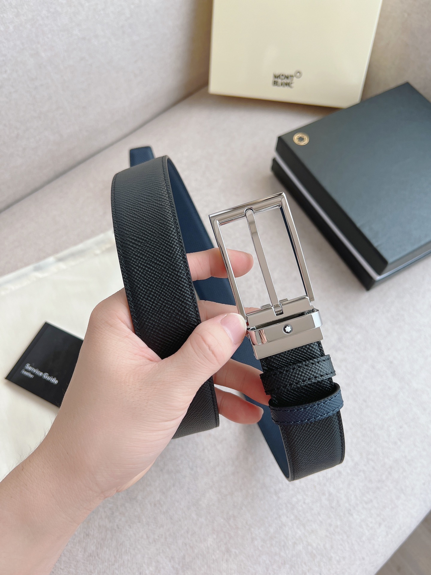 顶级原单复刻版💯，配送专柜全套礼盒包装📦进口原厂头层牛皮皮带，男士商务休闲腰带. 万宝龙 他们自信而不拘