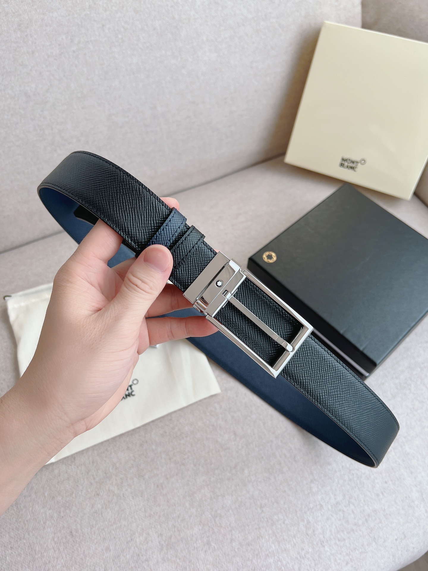 顶级原单复刻版💯，配送专柜全套礼盒包装📦进口原厂头层牛皮皮带，男士商务休闲腰带. 万宝龙 他们自信而不拘