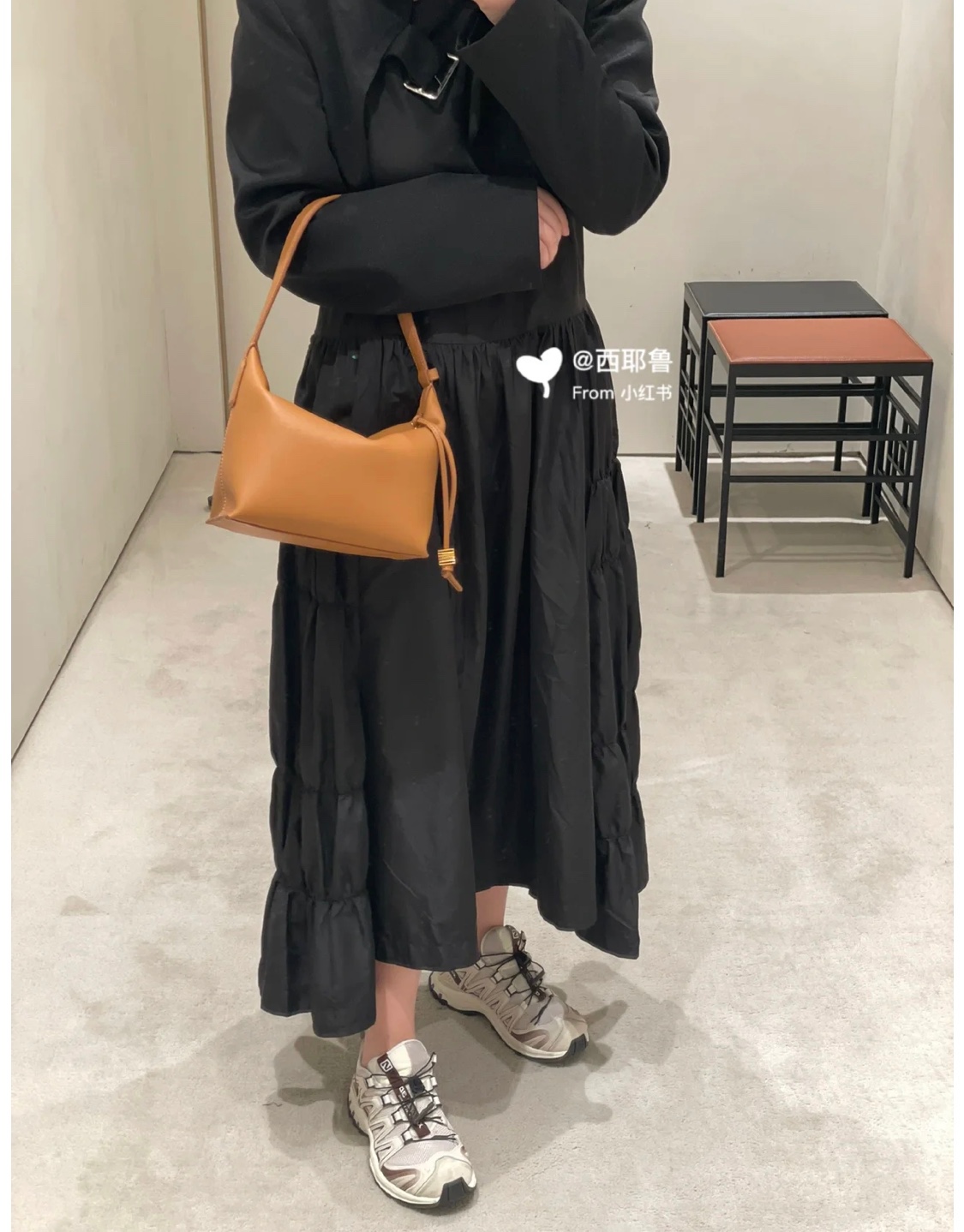 LOEWE罗意威 520情人节限定款 cubi全皮饭盒包 0559暖沙色