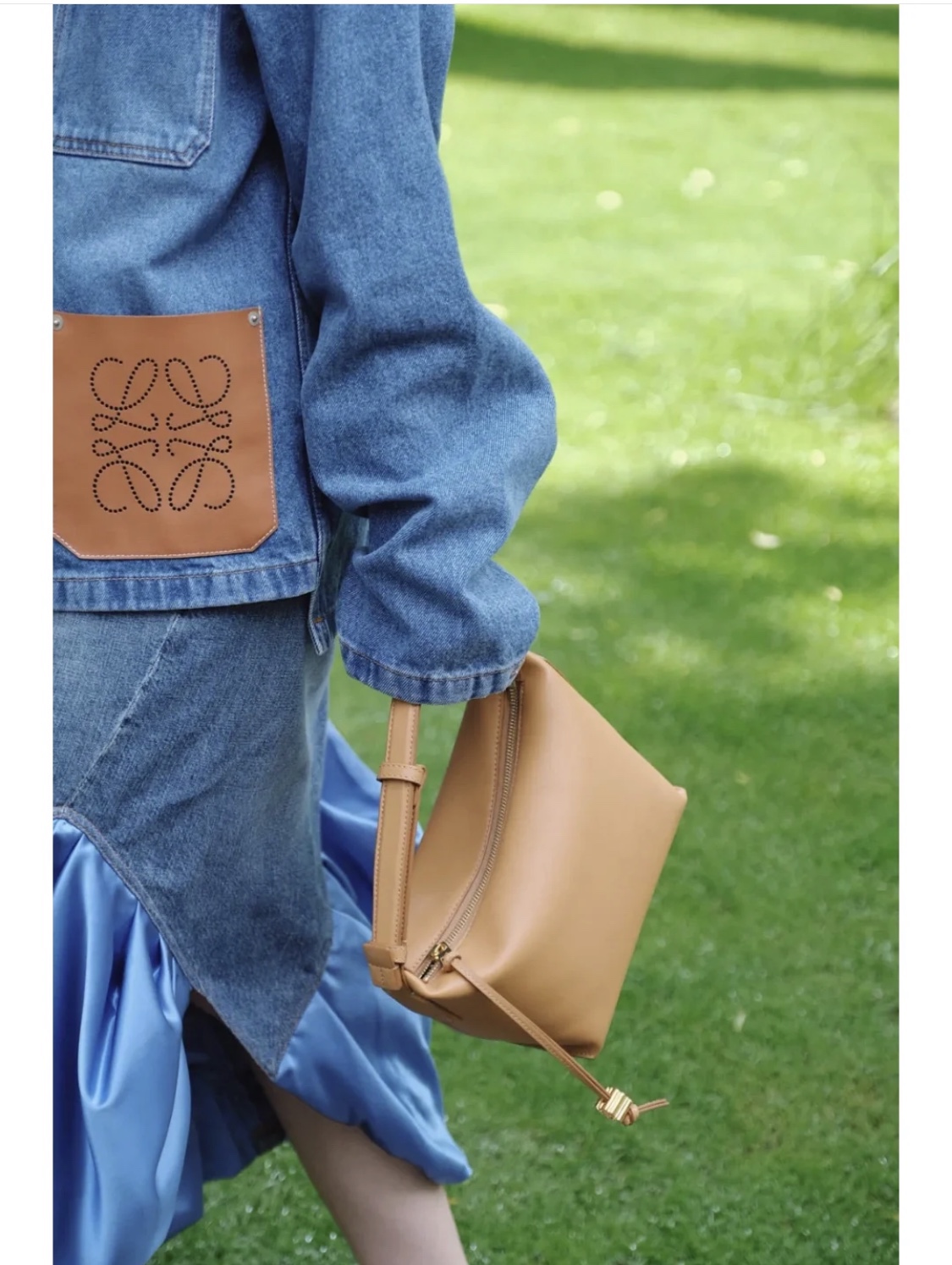 LOEWE罗意威 520情人节限定款 cubi全皮饭盒包 0559暖沙色