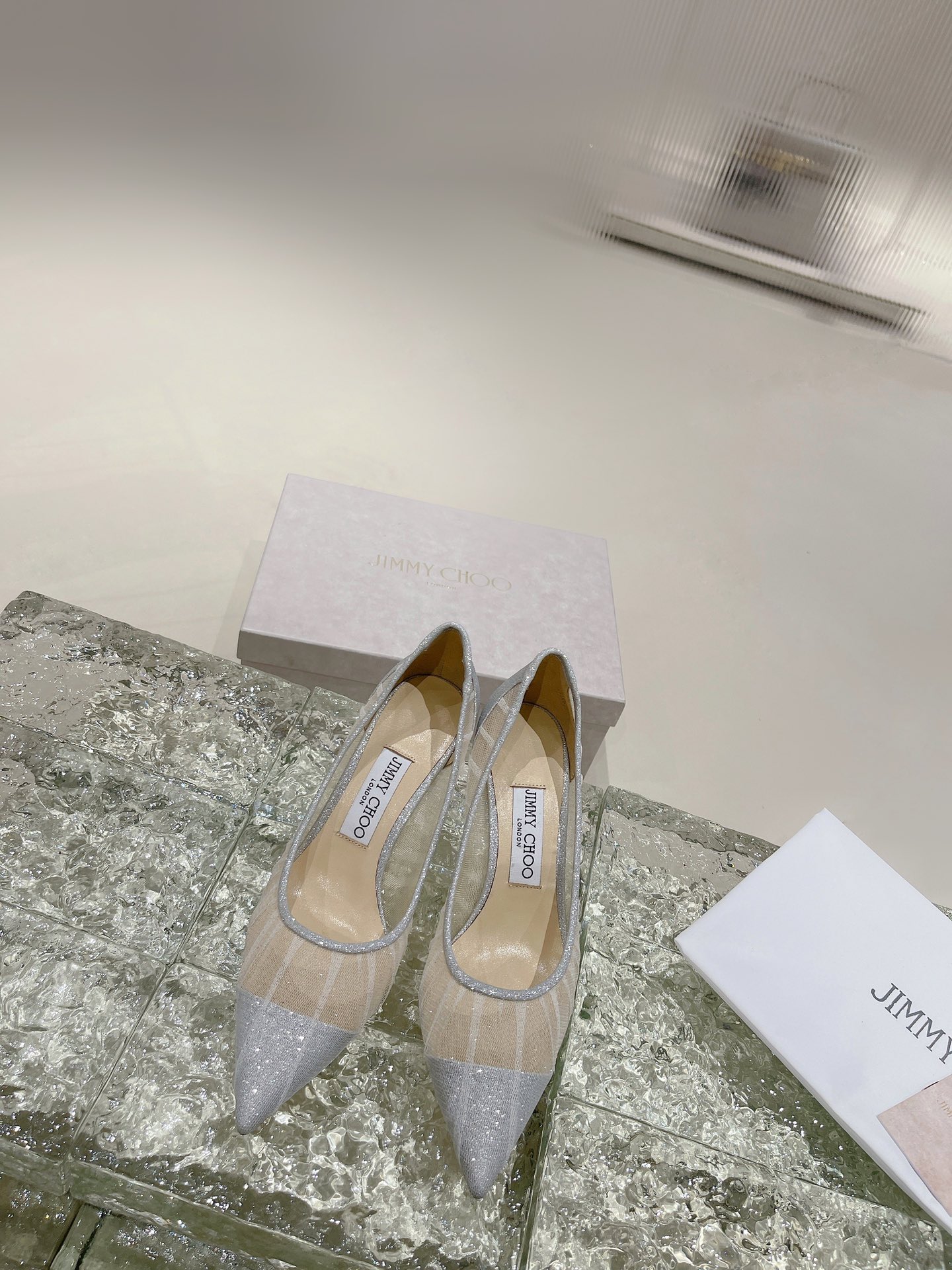 Туфли JIMMY CHOO на сетке, с острым носом и открытым носком, импортная сетка, полированная кожа ягненка с кристаллами
