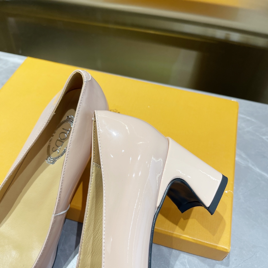Tods’ Latest Cosmopolitan Styles: Superb Commuting Soles for Daily Elegance and Comfort - 图片 4
