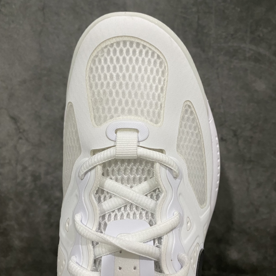 图片[5]-NK Air Max Genome 全掌气垫跑鞋 CW1648-100 今年的全新鞋型名为Air Max Genome，可以看出整双鞋延续了复古与未来相结合的设计理念。网眼布以及人造皮革的使用，进一步提升鞋身层次感。整双鞋的中底来自Nike L eBron 8的全掌气垫造型，同时外底也借鉴了NK Free系列跑鞋 尺码：39 40 40.5 41 42 42.5 43 44.5 45-选品中心