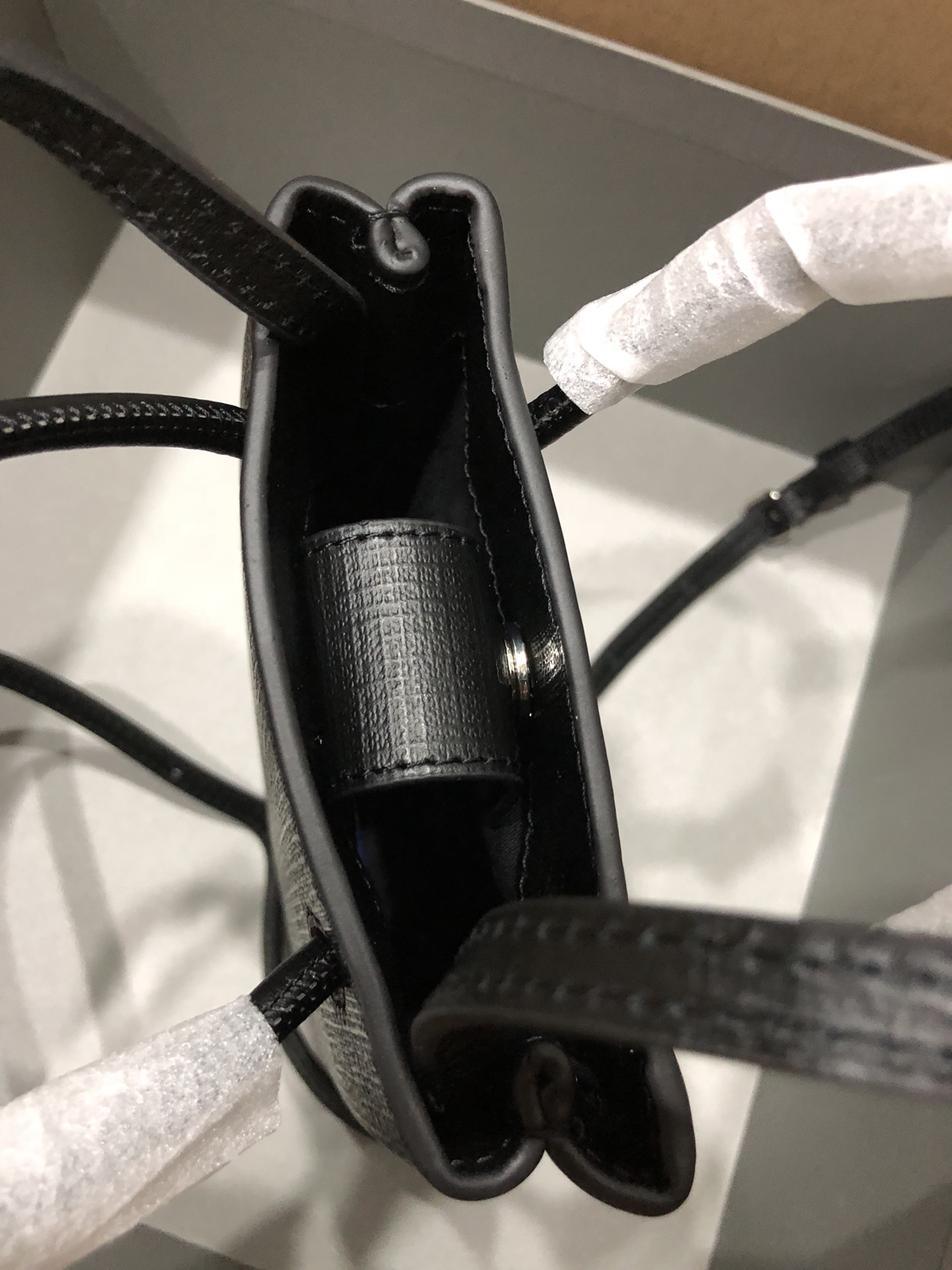 Balenciaga Style Leather Tote Bag style reference detail image 6 from source 776218