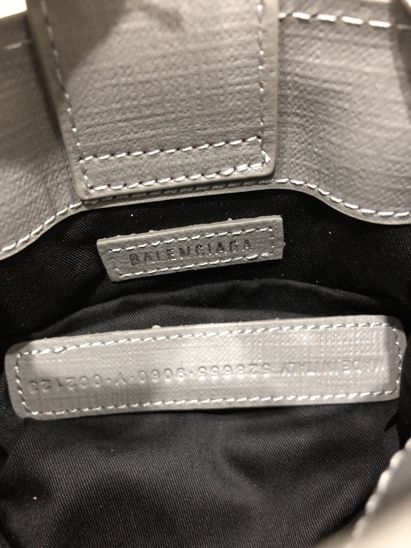 Balenciaga Style Leather Tote Bag style reference detail image 8 from source 776219