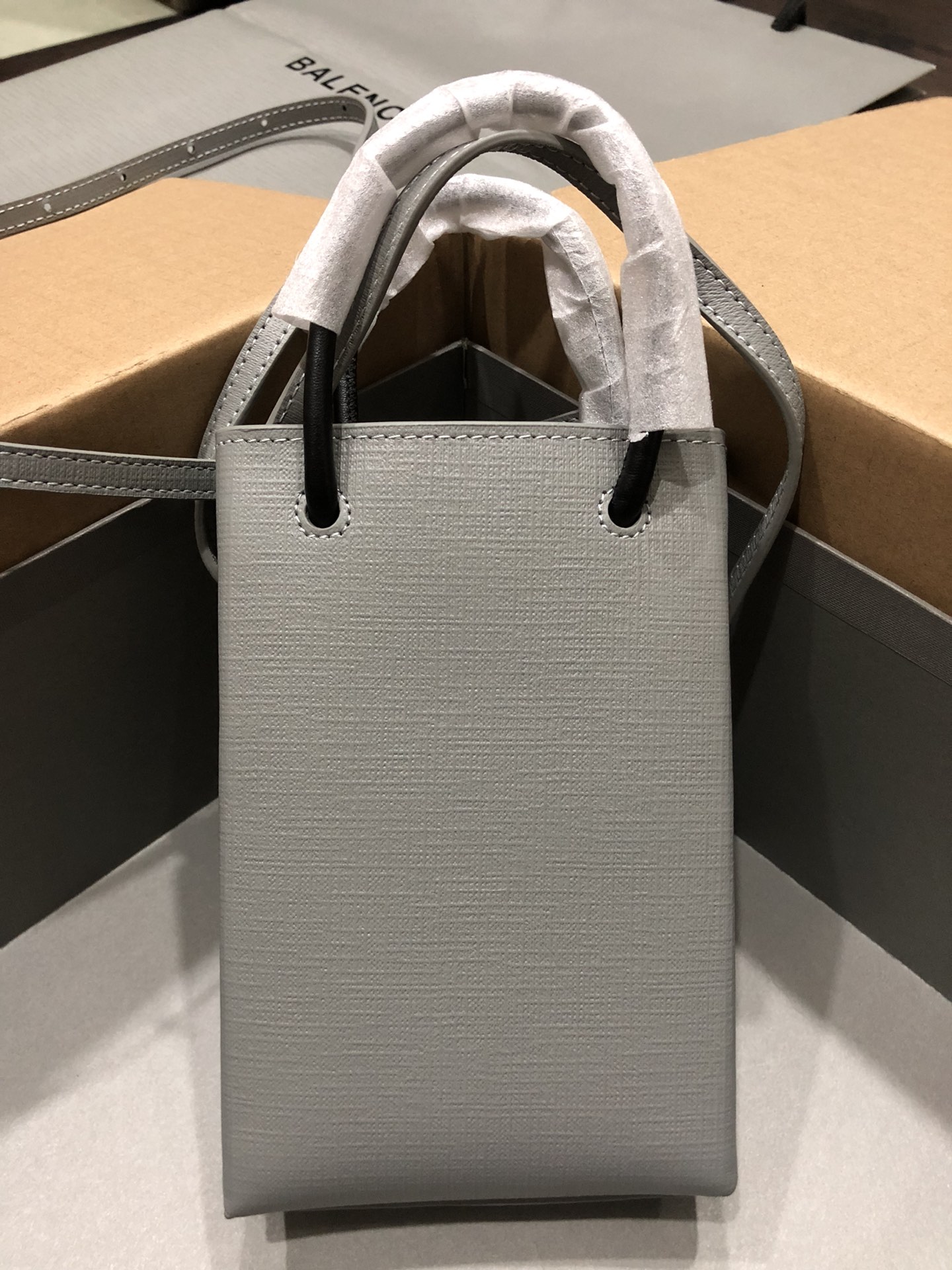 Balenciaga Style Leather Tote Bag style reference detail image 5 from source 776219