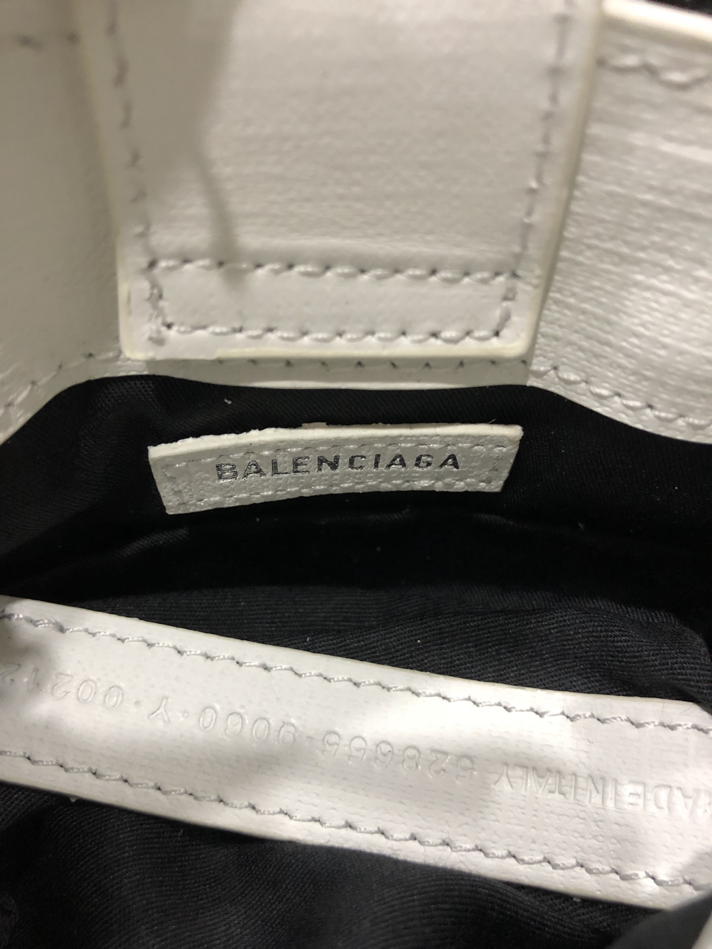 Balenciaga Style Leather Tote Bag style reference detail image 8 from source 776220